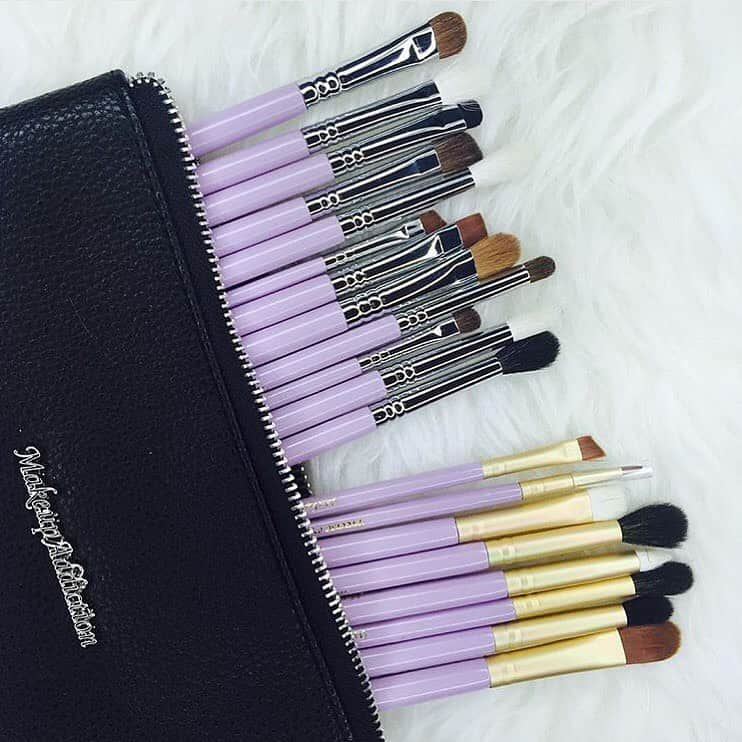 Makeup Addiction Cosmeticsさんのインスタグラム写真 - (Makeup Addiction CosmeticsInstagram)「😱 Who needs more brushes? 🙋🏾‍♀️ Pictured is our Ultimate eye set and Glam me up eye set in our pouch. 😍 This ends on 23rd! 🚨🚨🚨🚨 . #makeupaddictioncosmetics #makeupaddiction #allmodernmakeup #inssta_makeup #makeupdolls #makeupjunkie #makeuplover  #makeuphaul #slave2beauty」8月21日 5時04分 - makeupaddictioncosmetics