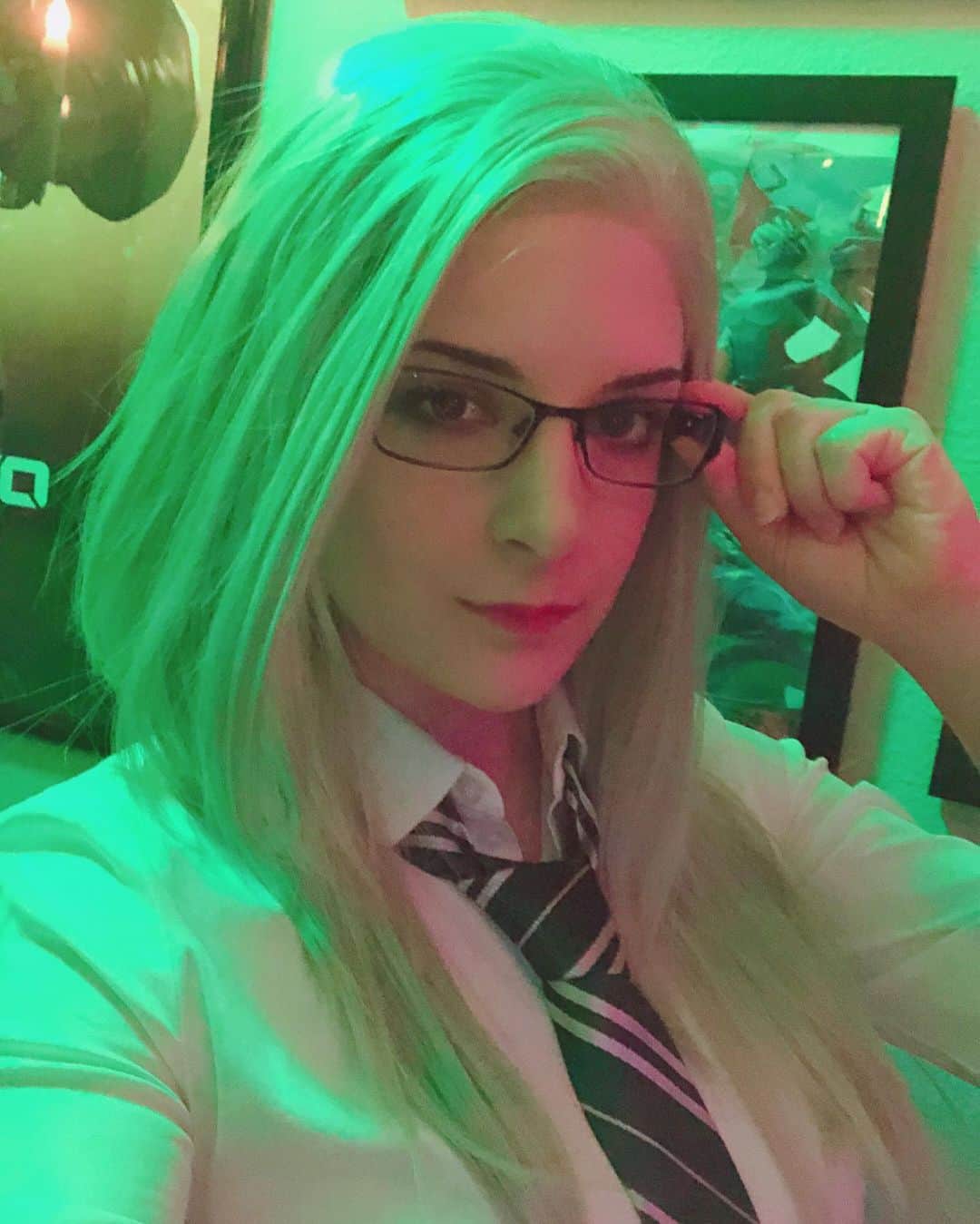 Tessaさんのインスタグラム写真 - (TessaInstagram)「This was my Slytherin look I did for @blood.raven ‘s wizard party about a week ago, it did shockingly well on Twitter so I’ll post it here too!🐍 We definitely want to do a Slytherin girls shoot together one of these days.👀」8月21日 5時07分 - hiso.neko