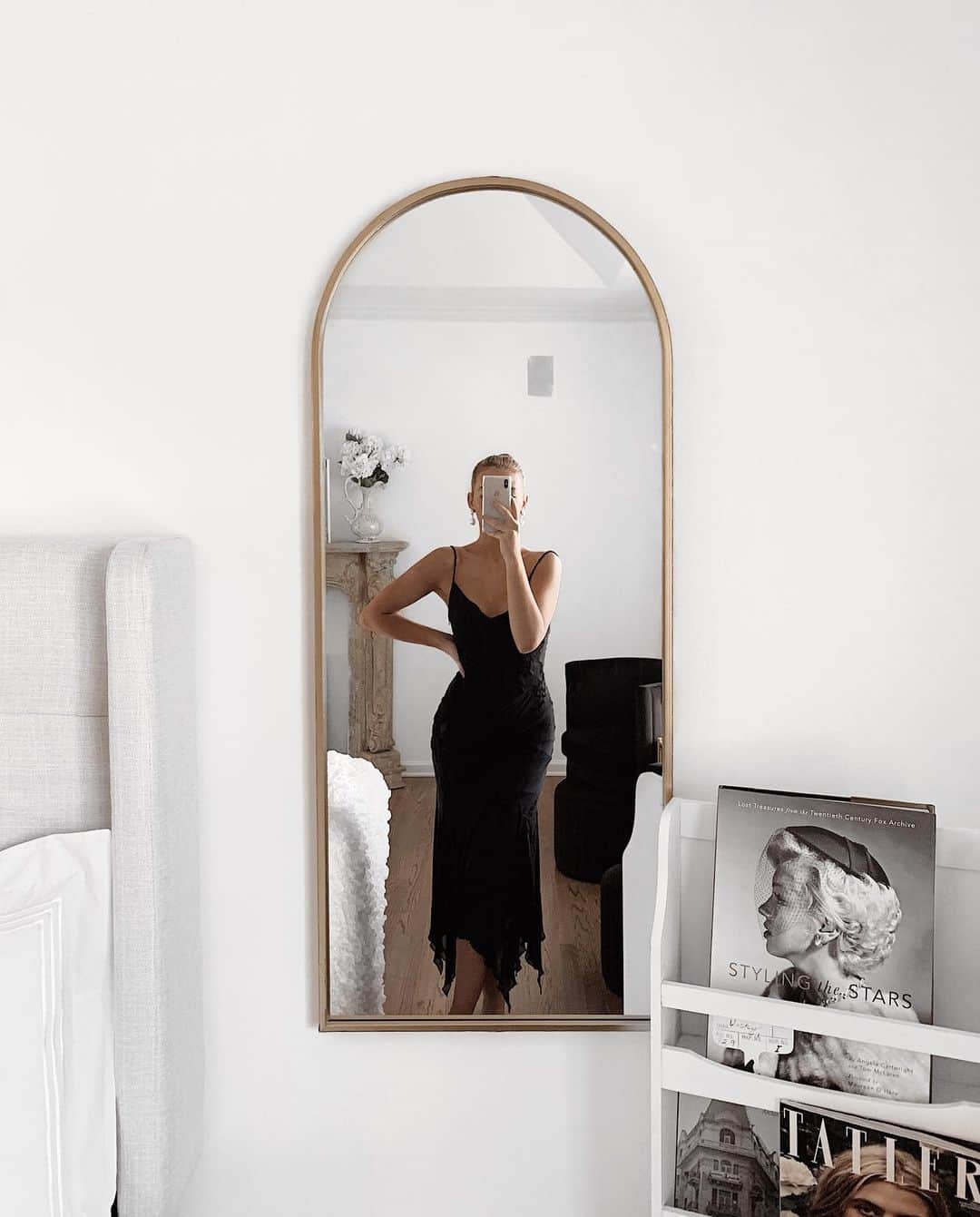 Kelsey Simoneのインスタグラム：「Just a casual Tuesday look... 👼🏼」