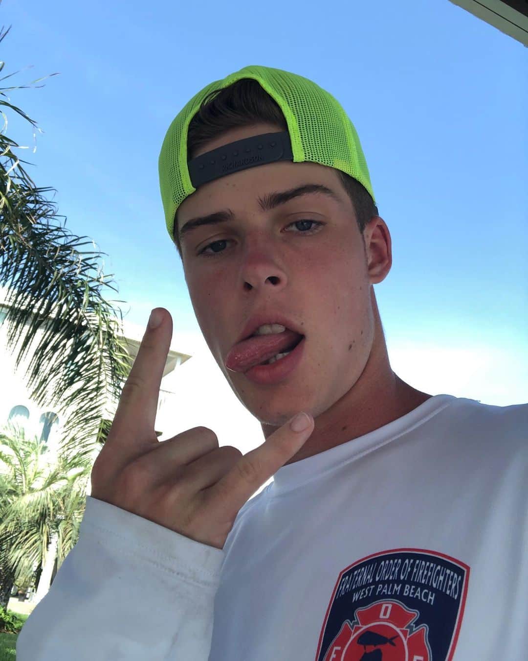 Blake Grayさんのインスタグラム写真 - (Blake GrayInstagram)「hey what’s up my names brad.. you tryna come chill with me and the boys tonight? Lmk」8月21日 5時39分 - blakegray