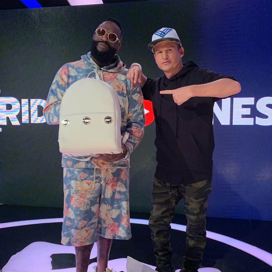 ロブ・ディアデックのインスタグラム：「Once the again the legend @richforever blessed the Ridiculousness stage today. To celebrate Port of Miami 2 being the number one hip hop record in the country, we had to gift him with the custom White on White @cccxxxiii backpack. He’s an amazing guest and a true Boss. Go out and pick up that Port of Miami 2! @dyrdekmachine #manufacturingamazing」