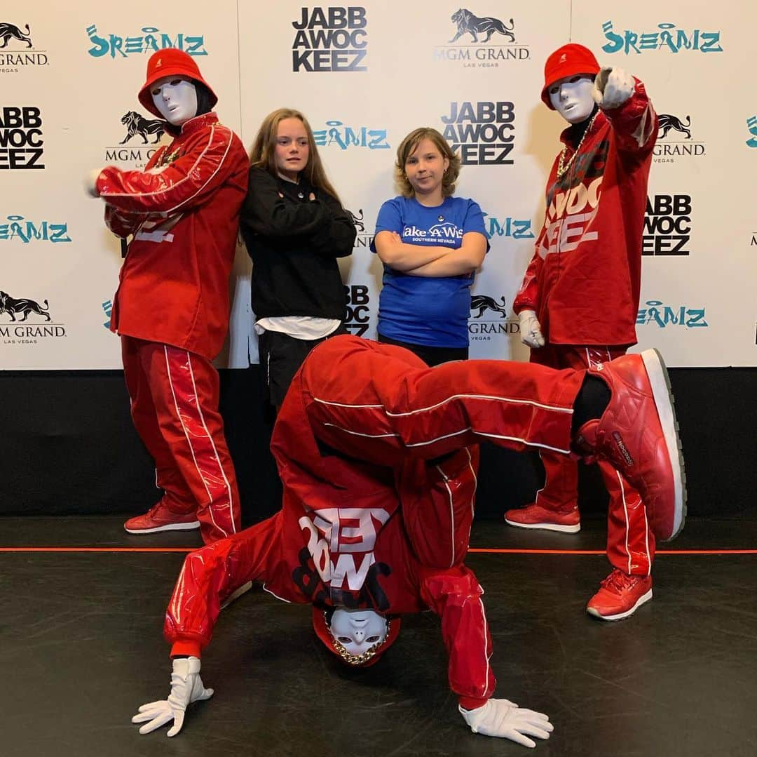 Jabbawockeezさんのインスタグラム写真 - (JabbawockeezInstagram)「A special shout out to Emma, it was our pleasure to entertain you and your bestie. You are an inspiration to us and we admire your strength and resilience.  Thank you Make-A-Wish Southern Nevada @makeawishnv for continuing to make #jreamzcometrue」8月21日 5時54分 - jabbawockeez