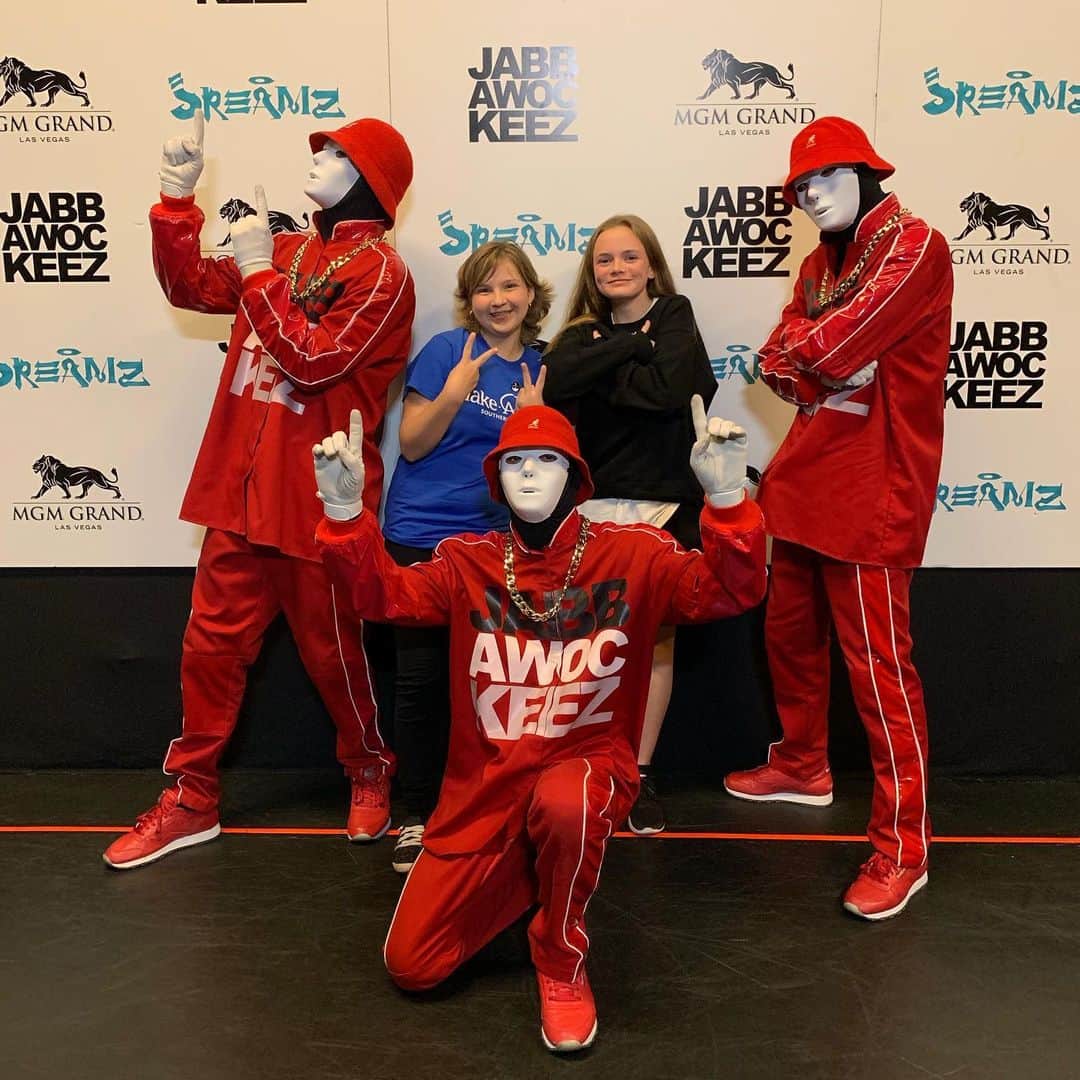 Jabbawockeezさんのインスタグラム写真 - (JabbawockeezInstagram)「A special shout out to Emma, it was our pleasure to entertain you and your bestie. You are an inspiration to us and we admire your strength and resilience.  Thank you Make-A-Wish Southern Nevada @makeawishnv for continuing to make #jreamzcometrue」8月21日 5時54分 - jabbawockeez