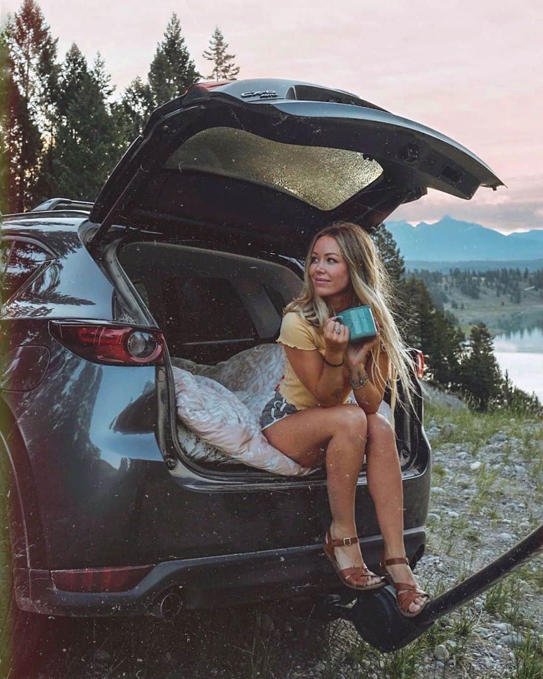 MAZDA Canadaさんのインスタグラム写真 - (MAZDA CanadaInstagram)「What could be better than car camping in the Mazda CX-5. #feelalive 📸: @jasmine.lorimer」8月21日 6時03分 - mazdacanada