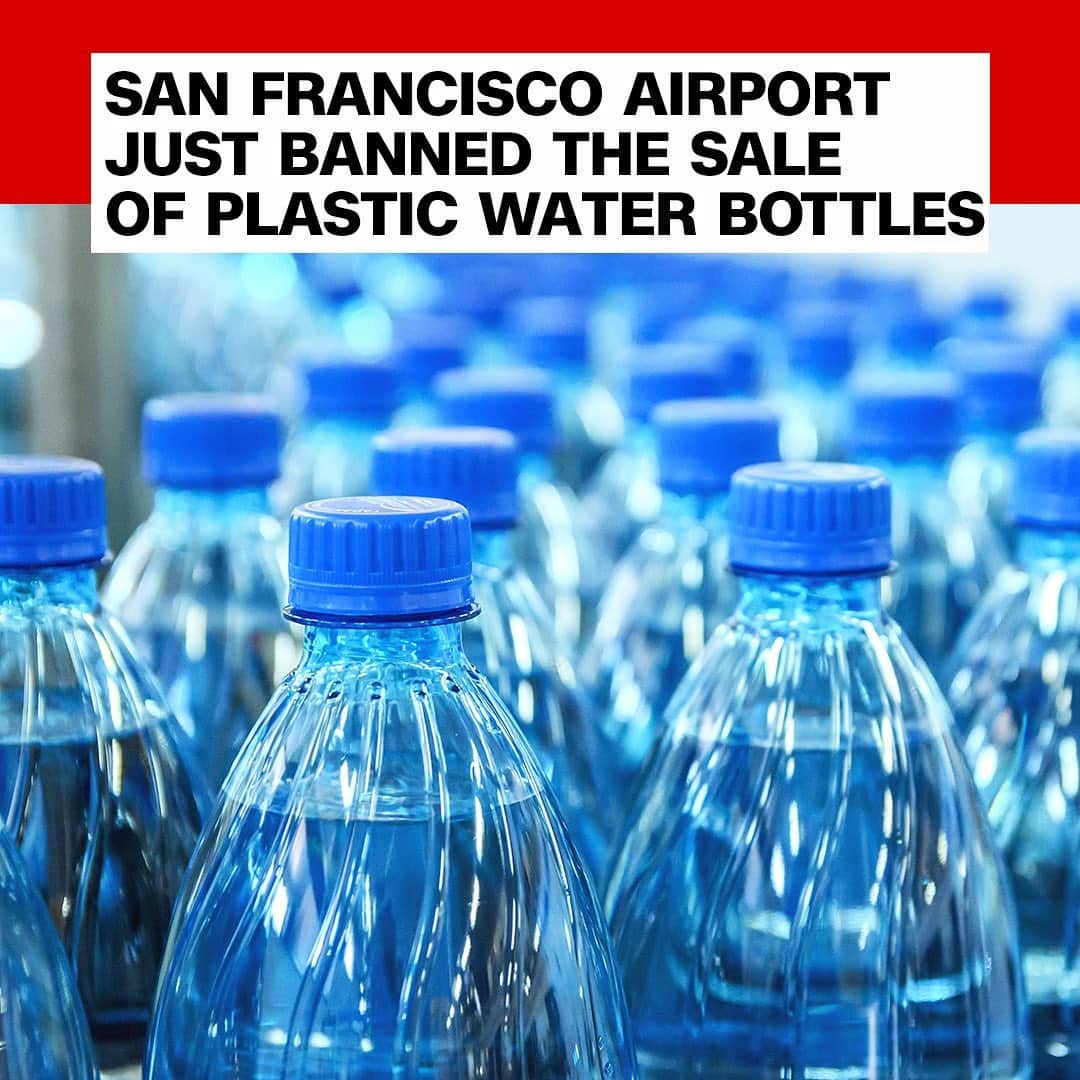CNNさんのインスタグラム写真 - (CNNInstagram)「Follow ➡️ @cnnclimate ➡️ Thirsty travelers will no longer be able to buy plastic water bottles at San Francisco International Airport starting Tuesday. The airport is ditching disposable plastic bottles in an effort to become the world’s first zero-waste airport by 2021 ♻️ Travelers instead can fill their own reusable bottles at drinking fountains, or buy glass or aluminum water bottles inside the airport. (📸: Getty Images)」8月21日 6時05分 - cnn