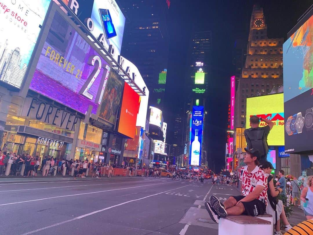 西岡良仁さんのインスタグラム写真 - (西岡良仁Instagram)「Times Square👍👍👍 #timessquare #newyork #タイムズスクエア #ニューヨーク #usopentennis #全米オープン」8月21日 6時11分 - yoshihito0927