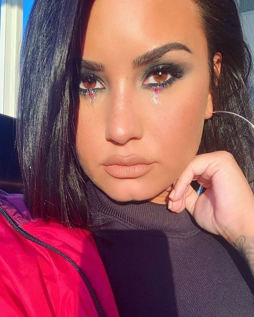 E! Onlineさんのインスタグラム写真 - (E! OnlineInstagram)「Couldn't pick just one selfie to celebrate Demi Lovato's birthday with, so we chose three. Sorry not sorry. (📷: @ddlovato)」8月21日 6時24分 - enews