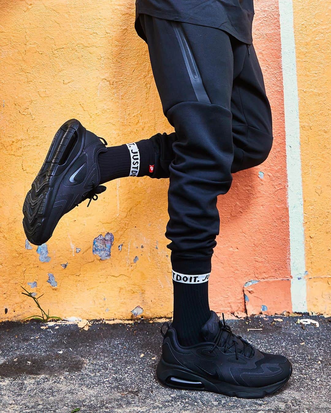 Foot Lockerさんのインスタグラム写真 - (Foot LockerInstagram)「Outfit Architecture #Nike ✓ Anticorp Tee ✓ Tech Fleece Pant ✓ Air Max 200 'Triple Black' ✓ JDI GFX Crew Socks Available Now, In-Store and Online」8月21日 6時33分 - footlocker