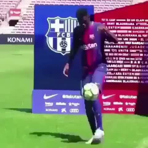 カルロス・テベスのインスタグラム：「Who remembers this legendary video of Dembele? ⚽️🙈🙈」