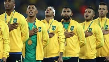 ネイマールさんのインスタグラム写真 - (ネイマールInstagram)「3 anos... um dos melhores momentos vividos dentro de campo. Que honra fazer parte dessa historia e trazer essa medalha pro nosso país! 🇧🇷❤️」8月21日 6時51分 - neymarjr