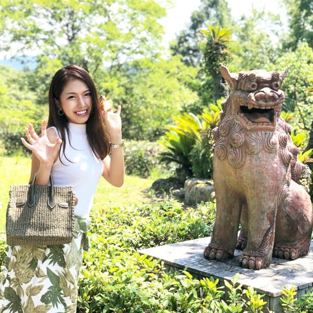 のインスタグラム：「. はい、シーサー🌺♡ 岐阜のあとは沖縄へ・・・ウソです😛 皆さますみません🥺笑 ここは岐阜から近い愛知県犬山市のリトルワールド☺️ . 国内の沖縄から始まり、世界各国の家と暮らしを 楽しむことができるテーマパークなのです✨ . この日は暑くてバテてしまったのだけど笑 各国の民族衣装も着れるから素敵な写真が 撮れること間違い無し😘✨ . 先日マツコさんの番組でやってて気になってたんだ😛❤️ . #夏 #夏休み #岐阜 #愛知 #犬山 #リトルワールド #リトルワールドで世界一周 #summer #japan #gifu #武田奈津美 #沖縄 #シーサー」