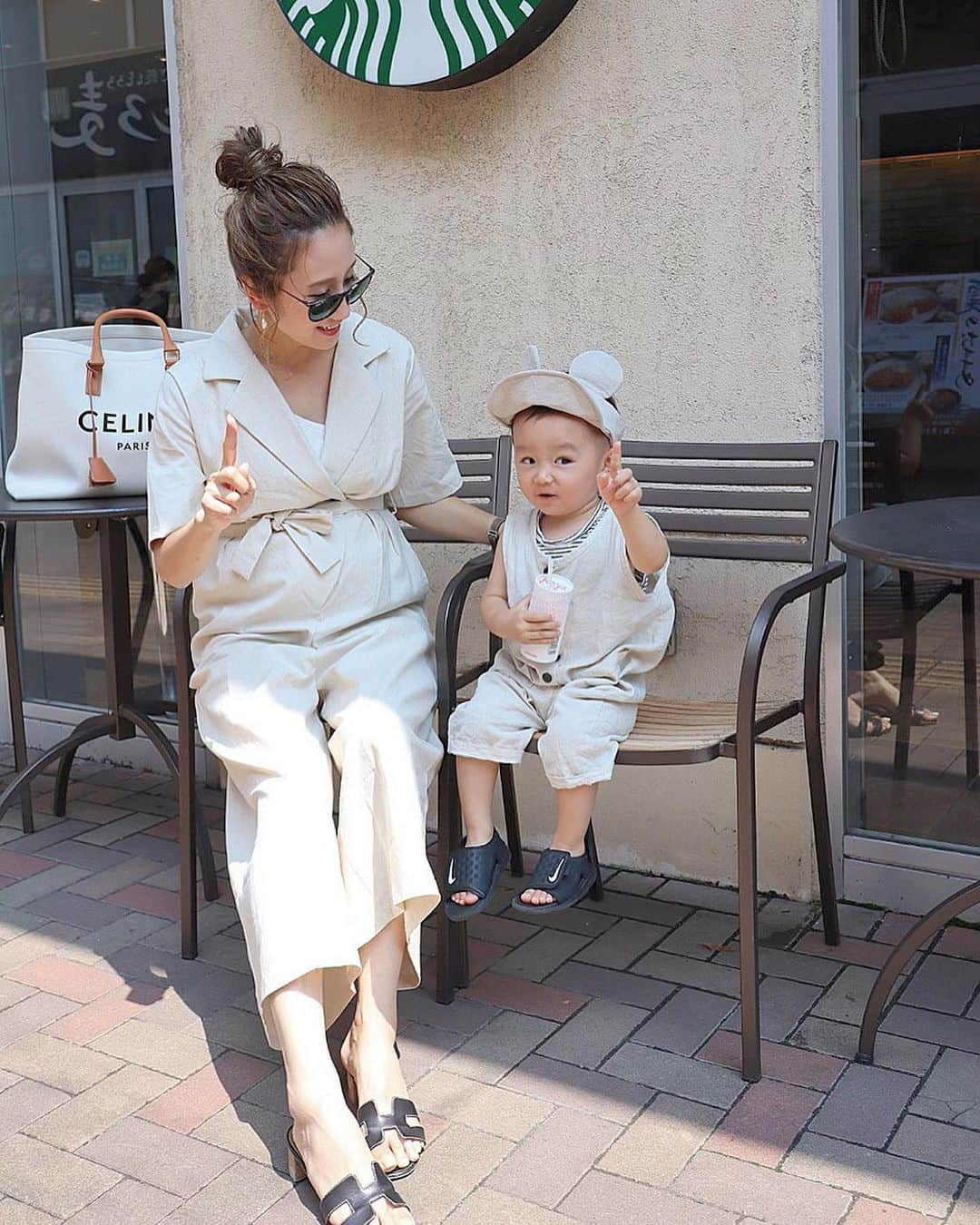 あすかさんのインスタグラム写真 - (あすかInstagram)「ㅤ ㅤㅤ  ㅤ ㅤ 先日のコ-デ☕️ ㅤ ㅤ ㅤ mama ㅤ jumpsuit： @auntmaries.official sandal： @hermes bag： @celine pierce： @akyuui27 ㅤ ㅤ boy ㅤ salopette： @focus_official1119 cap： @petitbebejp sandal： @nike ㅤ ㅤ ㅤ ㅤ ㅤㅤ リネンでリンク🌵 ジャンプスーツもお腹ひっこんでたら もっと可愛いく着れるんやろうな-🍋 ㅤ ㅤㅤ ㅤ 秋服が欲しくてたまらない🧥 大好きな秋早くならないかな〜🍁 ㅤ ㅤ  ㅤ  ㅤ #coordinate#locari#mamagirl#celine#hermes#今日の服#コーディネート#カジュアル#シンプル#プチプラコーデ#お洒落さんと繋がりたい#リネンパンツ#リネン#親子コーデ#親子リンクコーデ#1歳11ヶ月#新米ママ#男の子ママ#ママコーデ#ママファッション#第2子妊娠中#妊娠後期#妊娠9ヶ月#ぷんにー#マタニティ#マタニティコーデ ㅤ ㅤㅤ」8月21日 7時08分 - ask_____10