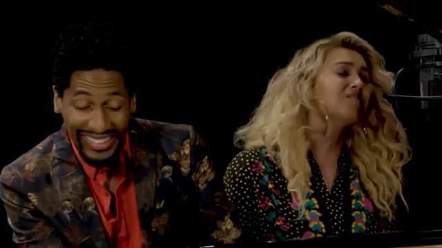 トーライ・ケリーのインスタグラム：「sat with @jonbatiste while at the @colbertlateshow & had the pleasure of singing a few songs with him 💫 check out the full vids on youtube!」