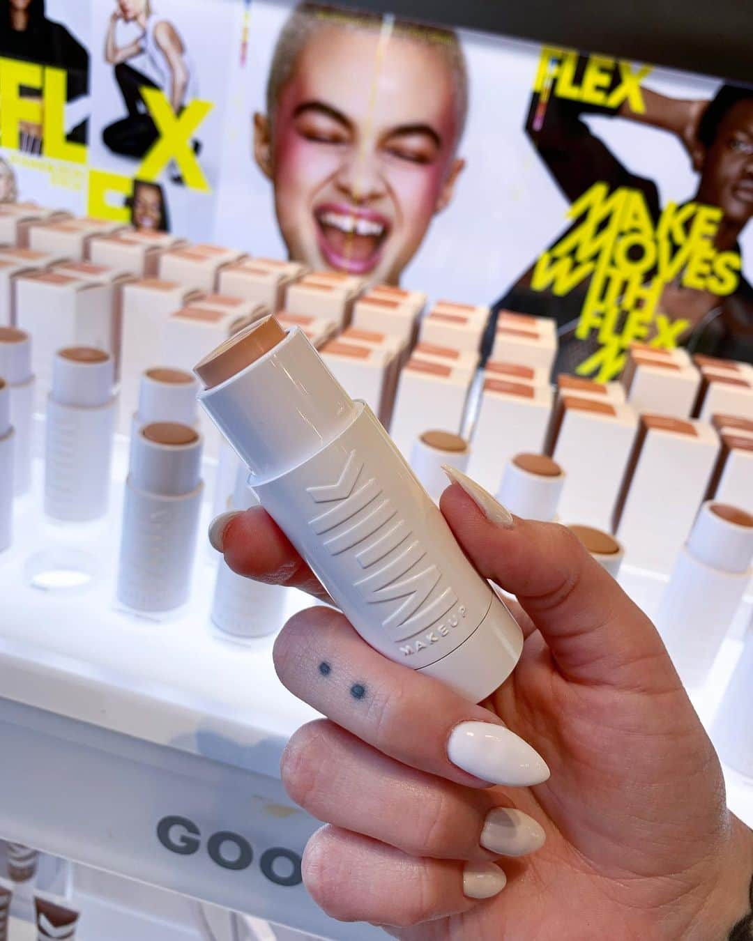 Milk Makeupさんのインスタグラム写真 - (Milk MakeupInstagram)「Come touch us at your local @sephora 😉 we've got 36 shades for you. - Launching on @cultbeauty on 8/22」8月21日 7時41分 - milkmakeup