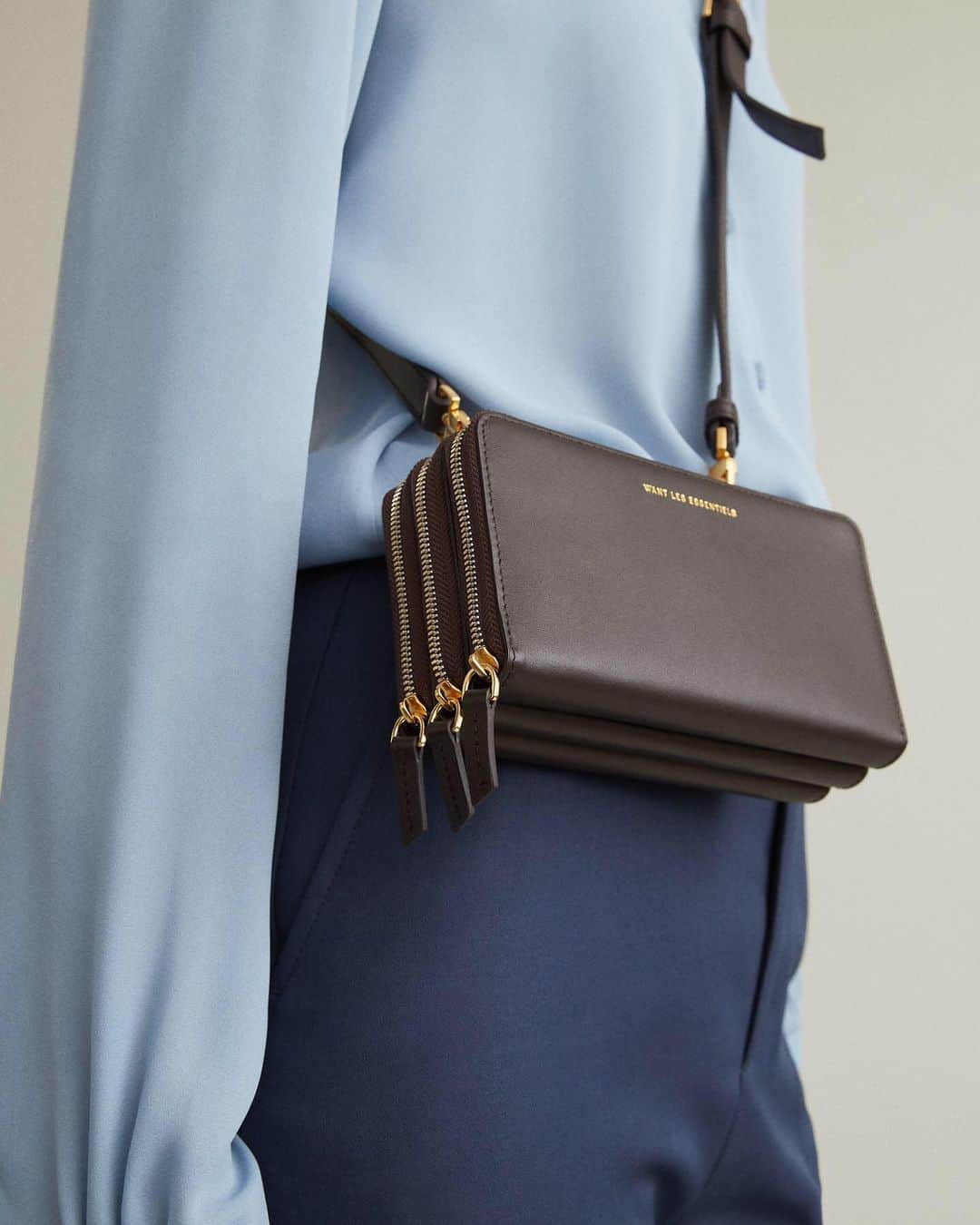 ウォントのインスタグラム：「Sophisticated and universal, the Petra is our new genderless crossbody bag with an elevated take on practicality. #wantlesessentiels #worldofWANT #aw19 #newarrivals #unisex」