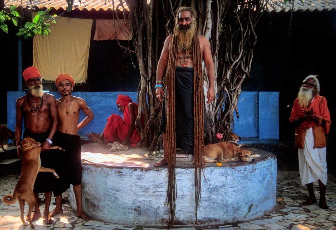 Michael Yamashitaさんのインスタグラム写真 - (Michael YamashitaInstagram)「A sadhu in Mumbai: The hair of these holy men, often dreadlocked, sometimes grows to 12 feet or even longer. This sadhu has not had a haircut in forty years.  #ascetic #India #Mumbai #sadhu」9月5日 2時52分 - yamashitaphoto