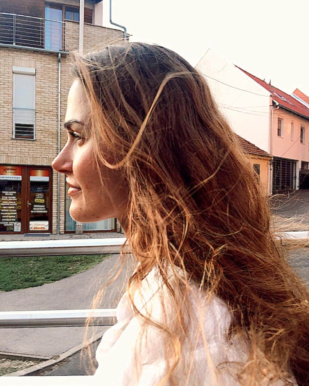 ズザンナ・ヤカボスのインスタグラム：「anyu fotóz. apu szokott, de ezt most anyu 🥰」