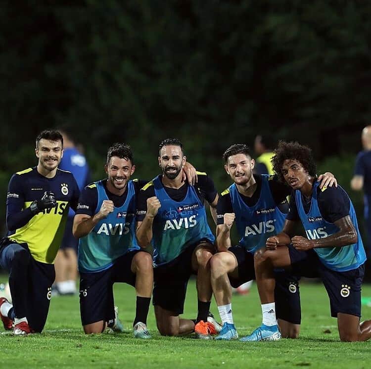アディル・ラミのインスタグラム：「👏 #teamoftheday #training 😘😅.... 😎😎😎😎😎#5 💛💙 @fenerbahce」