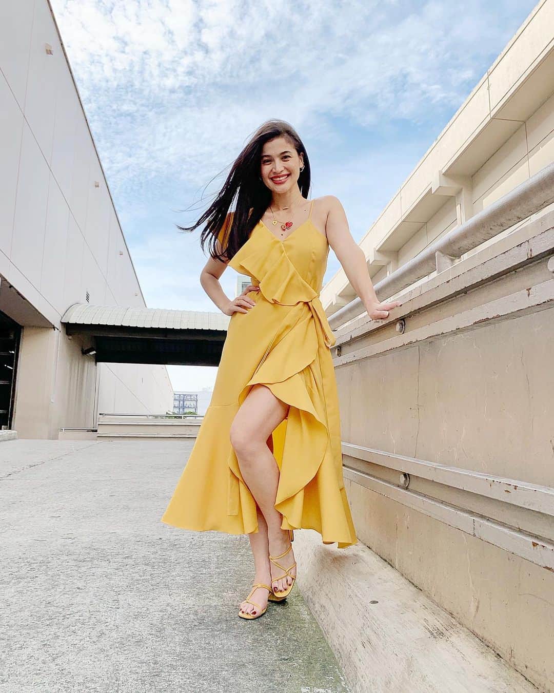 アン・カーティスのインスタグラム：「Hello ☀️. . Wearing @plainsandprints x @charinasarte and @primadonnaph ⭐️ #PlainsAndPrintsBeyond25」