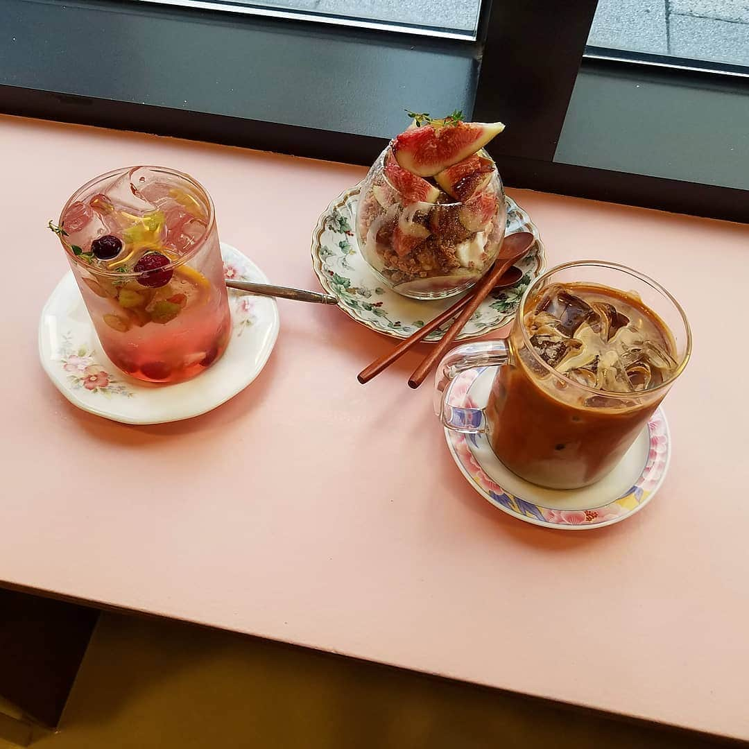 miii.iiiieさんのインスタグラム写真 - (miii.iiiieInstagram)「*** 全部がものすごく美味しかった♡ ☑️Violet ade ☑️Latte ☑️Fig Yogurt なんのヨーグルト使ってるのか聞けばよかったw  아무도 이것도 맛있어요😌 특히 요구르트가 매우 맛있어서 무엇 요구르트 사용하고 있는지 들으면 좋았다ㅋㅋ  #miii_korea#onemorepropose#seoultrip#seoulcafe#figyogurt#원모어프로포즈#서울여행#서울카페투어#연남동카페#무화과#요구르트#韓国旅行#ソウル旅行#韓国カフェ#渡韓記録」9月4日 18時46分 - miii.iiiie