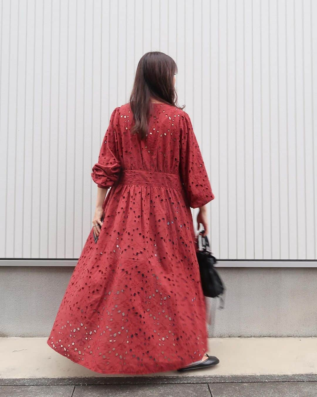 natsumi ♥︎さんのインスタグラム写真 - (natsumi ♥︎Instagram)「2019/09/04 . . 今日は美容院へ💇‍♀️ またインナーカラーピンクにしてもらったよ💗 そして前髪も復活✨ . . タンクトップ➞#freaksstore @freaksstore_official デニム&ワンピ➞#ungrid @ungrid_official 靴➞#maisonmargiela @maisonmargiela . . 涼しかったから秋物投入🍁 このまま涼しくなるのかと思いきや、 週末から来週にかけてまた暑そうで 体調管理しっかりしなきゃなー💦 . 3枚目は美容院行く前に一瞬ヲタ活(笑) お尻をタッチ🤗堂々と痴漢❤️(笑) 楽しそうだねの一言❗️笑 . .」9月4日 18時46分 - natsu420