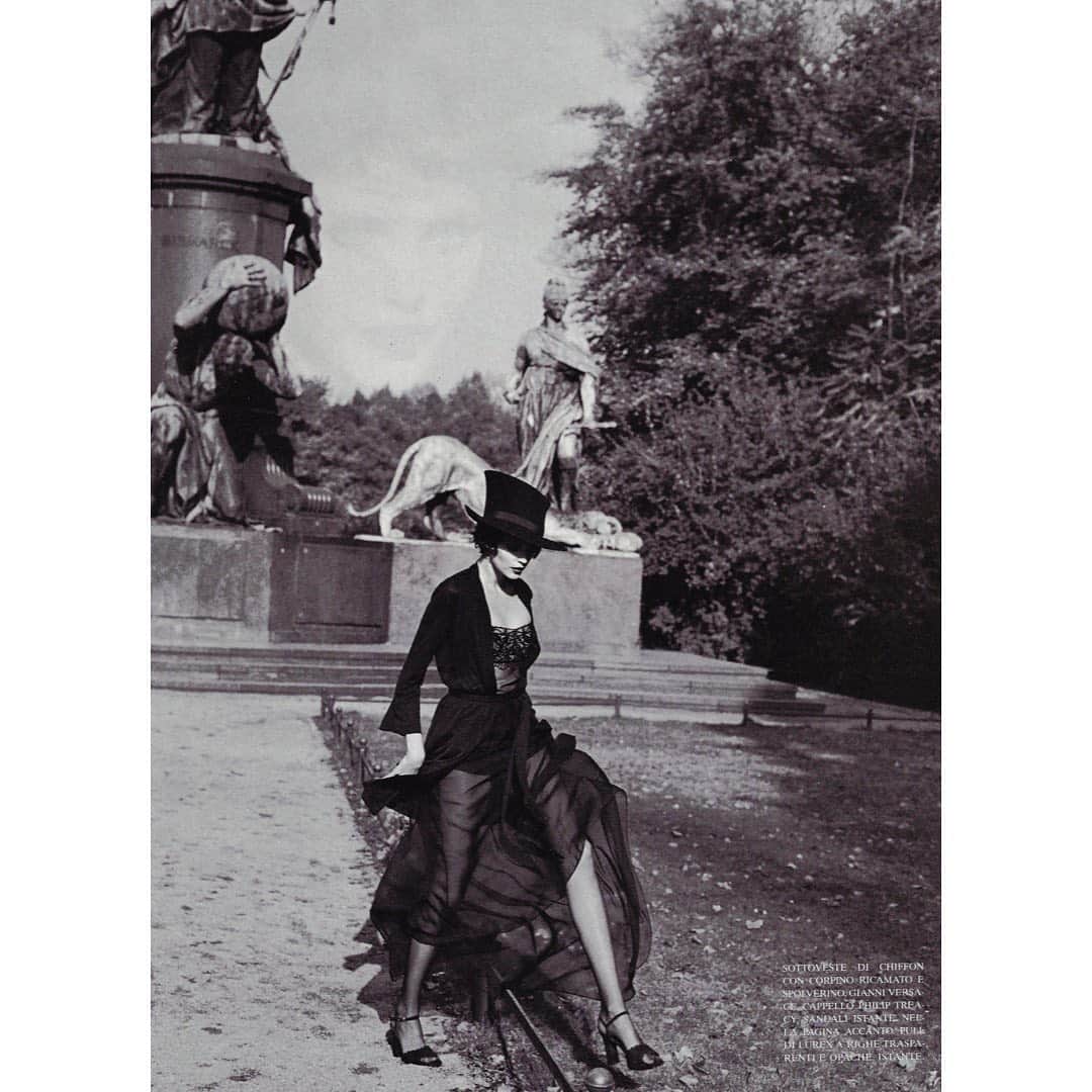 のインスタグラム：「Photograph by Peter Lindbergh for @vogueitalia」