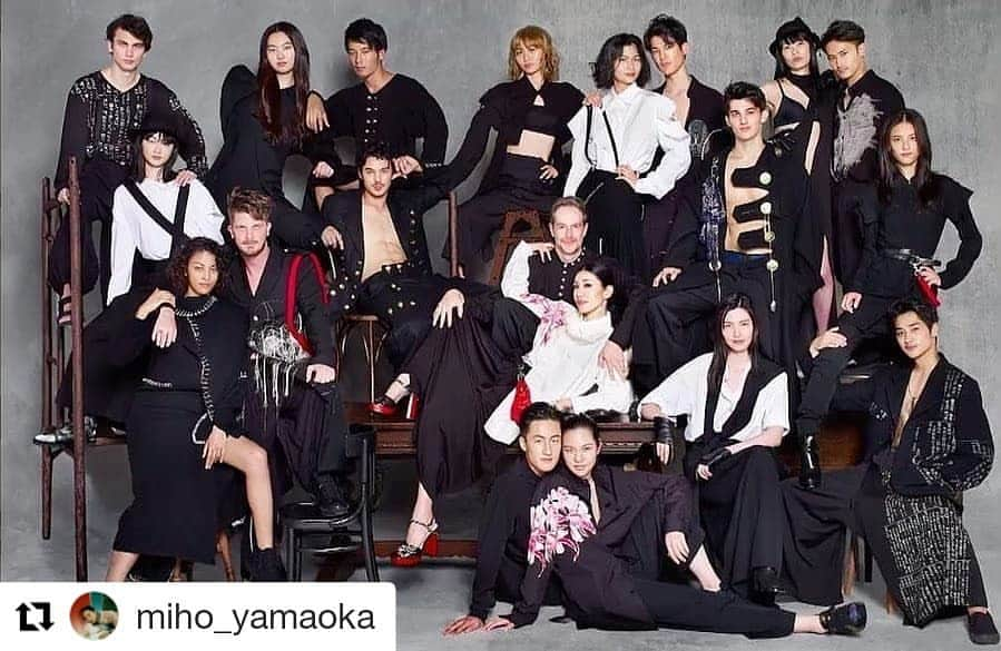 アースモデルスさんのインスタグラム写真 - (アースモデルスInstagram)「#Repost @miho_yamaoka (@get_repost) ・・・ ． ． @hatsumimigaku  @lesliekeesuper  @ahnmikaofficial ． ． ありがとうございました！ #初耳学 #パリコレ学 #ヨウジヤマモト #yohjiyamamoto  #山岡美穂 #mihoyamaoka」9月4日 19時15分 - earth_models_jp