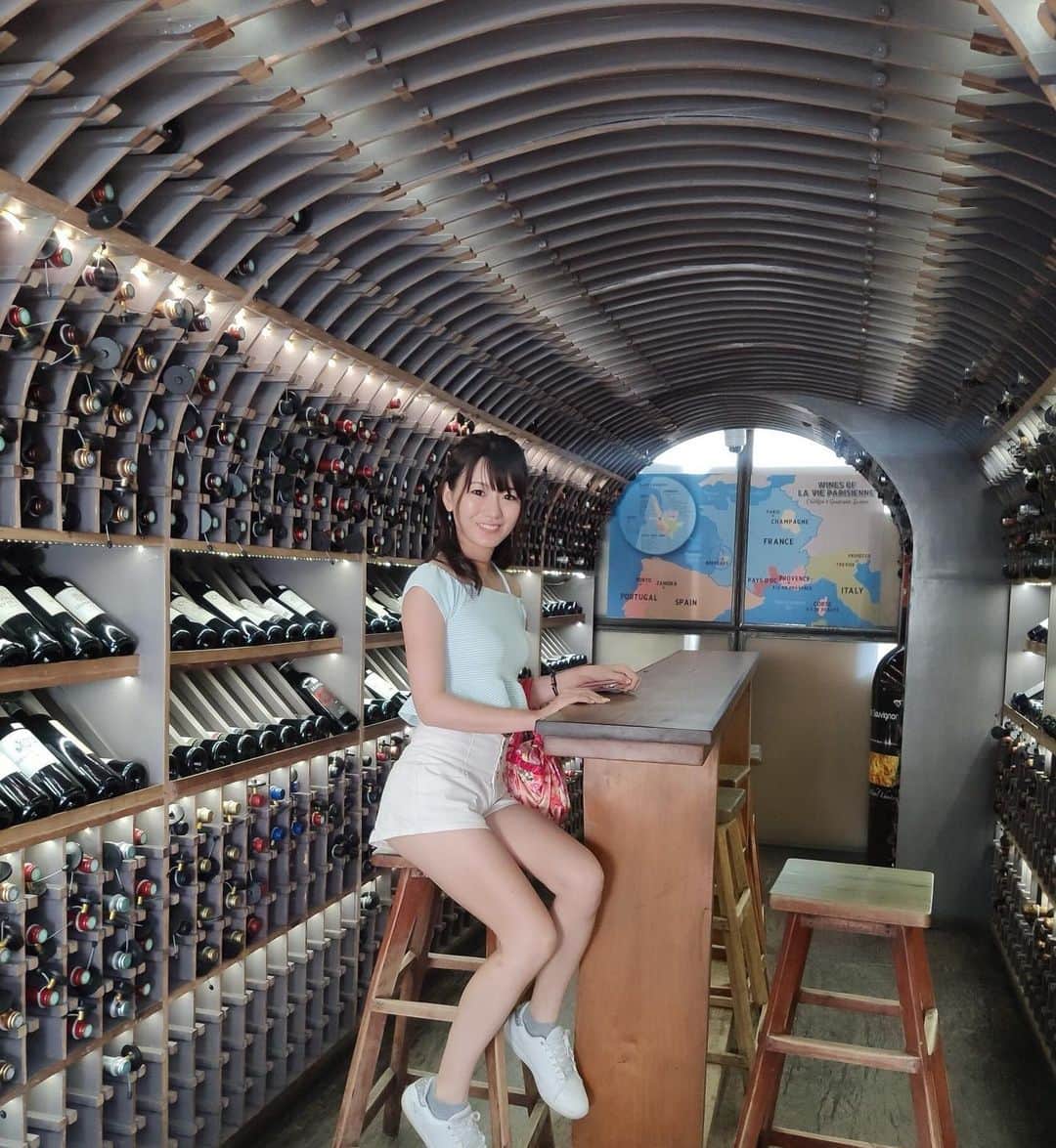 のインスタグラム：「. . La Vie Parisienne でランチ🥐 前来た時は夜だったから また雰囲気が違った✨ . インスタ映えスポット(￣∀￣) . . . #セブ旅行#女子旅#ランチ#インスタ映え#アジア旅行#ガールズトーク#女子会#girlstalk#pinkpink#girlstalk打卡 #girlstalk美食#シャンパン🍾#strawberry #happylunch#cebu#alicegarden#cebutrip#cebuphilippines#travelcebu#cebutravel#swirlph#tapioca」