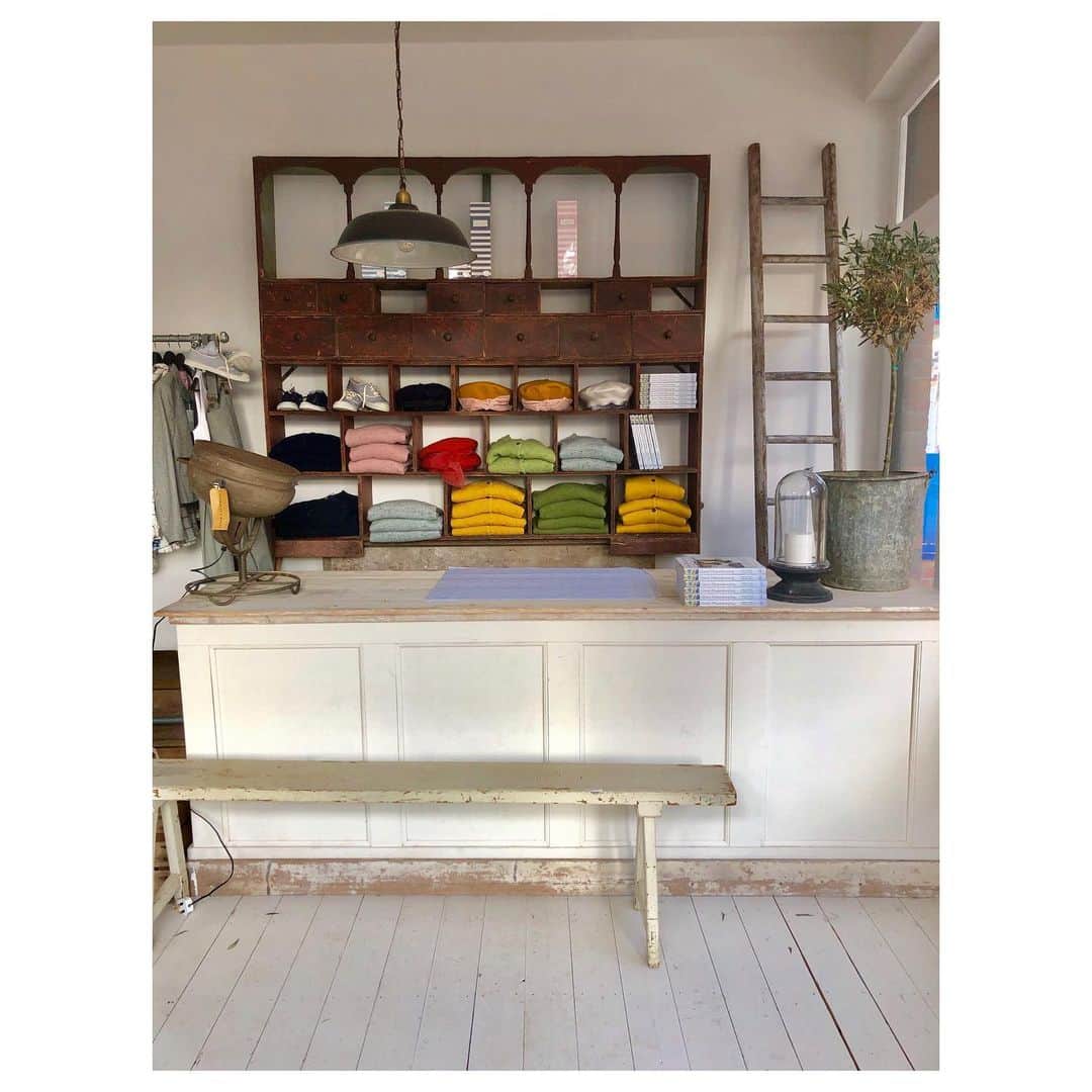 キャベジズ&ローゼズのインスタグラム：「Today is the day ❤️ The Cabbages & Roses Winter Pop Up Shop in Midhurst is officially open for business. We hope to delight you with our full collection along with a few surprises. Please stop by 6 West Street, Midhurst GU29 9NF and say hello Wednesdays - Fridays from 10:00 to 15:00 and Saturdays from 10:00 to 16:00 #midhurst #westsussex #westsussexlife #midhurstuk #visitmidhurst #shoplocal #britishfashion #winterpopup #cabbagesandroses #cabbagesandrosesfashion @christina_strutt @cabbagesandroses_shop 👆Link In Bio👆」