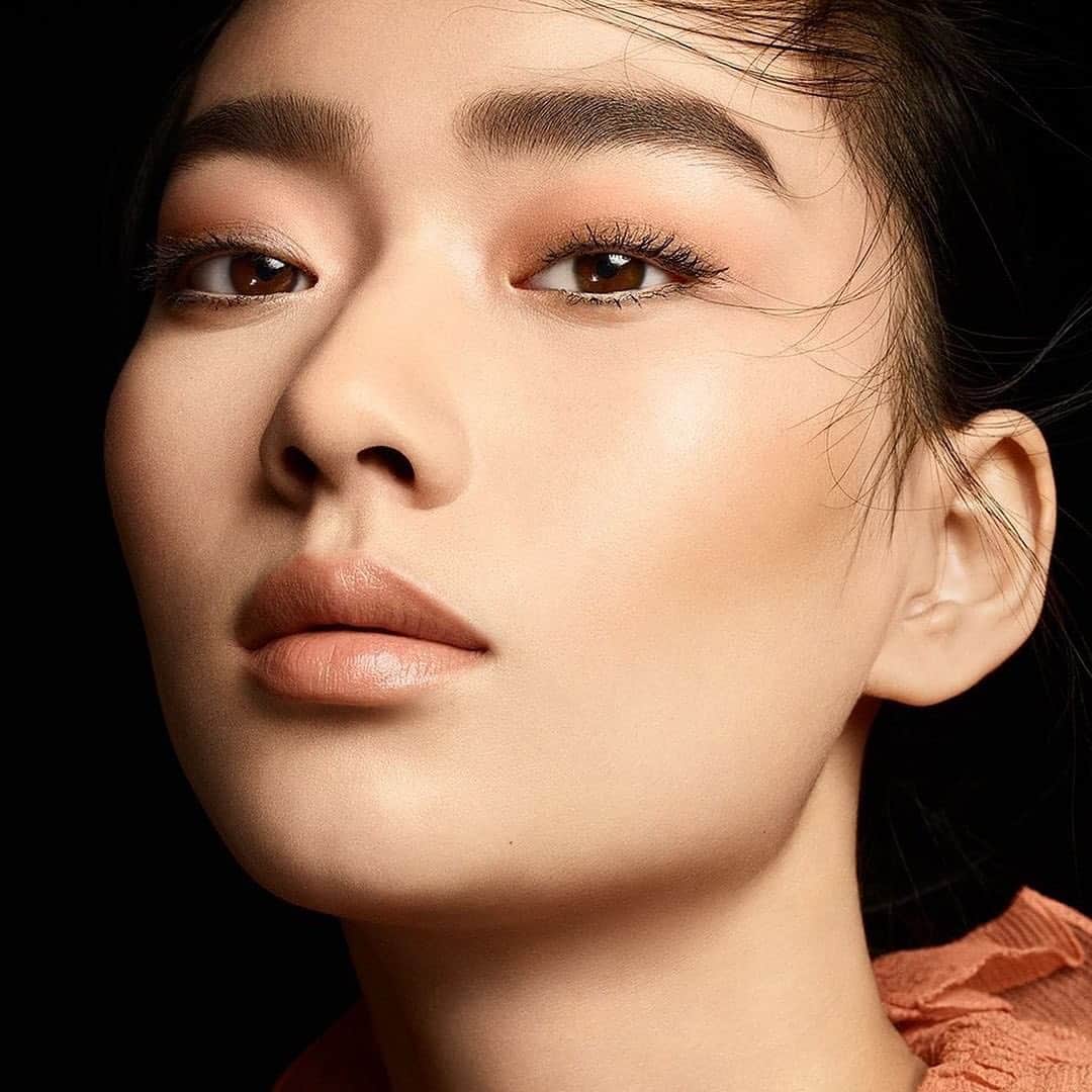 M·A·C Cosmetics Hong Kongさんのインスタグラム写真 - (M·A·C Cosmetics Hong KongInstagram)「再近睇，都係細緻零破綻，粉底完全同皮膚融合! #霧鏡粉底 同全新#霧鏡氣墊，專為亞洲肌膚設計，呈現如第二層皮膚般貼薄真實嘅質感，零破綻，不偽妝，#完美真我！ 想體驗NO.1 #霧鏡粉底 配方，立即Click IG Bio 嘅link登記換領體驗裝! Product mentioned:  Studio Fix Fluid SPF15/PA++ Foundation Skin Balancing Complex 專業無瑕霧鏡粉底 - HK$360 Studio Fix Complete Coverage Cushion Compact SPF 50/PA++++ 無瑕霧鏡氣墊粉底SPF 50/PA++++ - HK$340 #MACStudio #MACHongKong Looking flawless has never been easier with #MACStudio Fix Fluid and the all new Studio Fix Complete Coverage Cushion! Glide on a fine, thin layer that looks EXACTLY like your skin while the coverage is exactly ON POINT hiding any blemishes naturally. Click link in bio to sign up to sample the NO.1 #StudioFixFluid now.」9月4日 19時21分 - maccosmeticshk