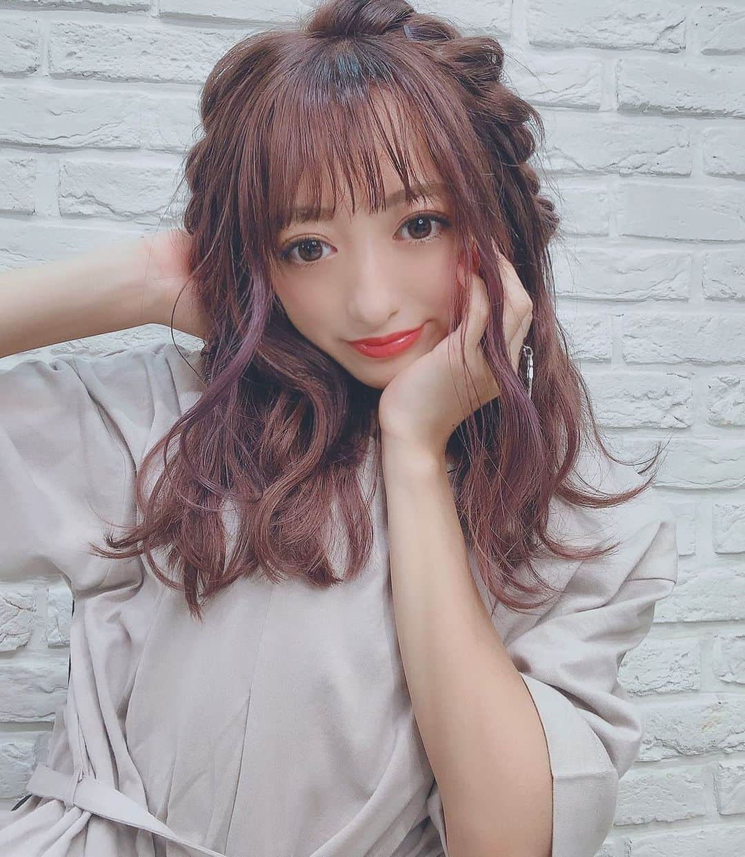 ひなたろす（佐原ひなた）さんのインスタグラム写真 - (ひなたろす（佐原ひなた）Instagram)「﻿ NEWHAIR 💜﻿ ﻿ ﻿ ミディアム復活👶🏻﻿ ﻿ 編み込みアレンジハマってる💜﻿ みさき @_misaki04  いつもありがとー！！ラブ！﻿ ﻿ パープルっぽいのがお気に入り？﻿ どうですか？*･゜ﾟ･*:.｡..｡.:*･'(*ﾟ▽ﾟ*)'･*:.｡. .｡.:*･゜ﾟ･*﻿ ﻿ lapin_officialsiteのお洋服でたくさん買ったから みんなもネットチェックしてみてね〜🌼🌼 ﻿  #follwme #fashion #followhim #follow4follow #instaday #instalike #instadaily #instacute #love #redhair #followme  #code  #fashion  #followforfollow #맞팔 #선팔 #소통  #맞팔해요 #소통해요#f4f #l4l #instagood #followme #ootd ﻿ #followforfollowback#follow4followback﻿ ﻿ ﻿」9月4日 19時26分 - saharahinata