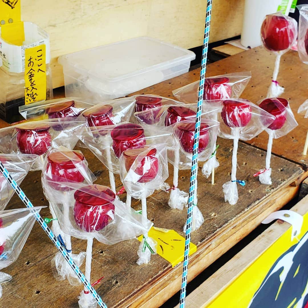 山内もえさんのインスタグラム写真 - (山内もえInstagram)「🍎 りんご飴見ると、なんか嬉しくなっちゃう！ . . . . #りんご飴 #りんご #apple #sweets #food #可愛い #cute #pretty #林檎」9月4日 19時27分 - moe.moe.chan