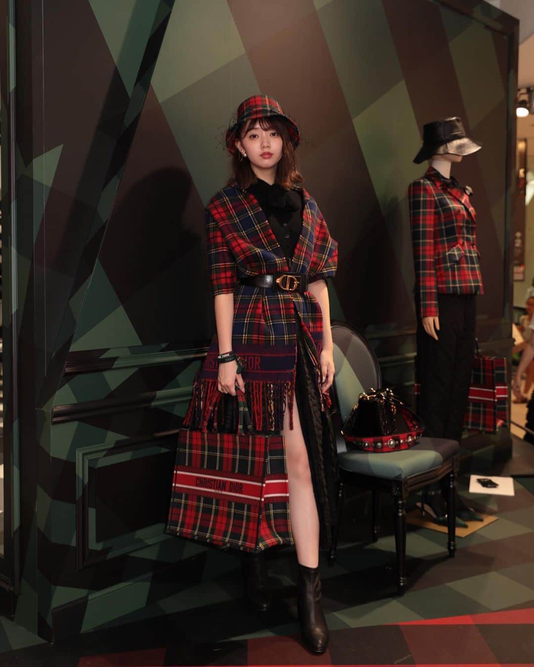 江野沢愛美さんのインスタグラム写真 - (江野沢愛美Instagram)「新宿伊勢丹 POP-UP本当に素敵でしたっ。 Diorが伊勢丹をジャックしてて、エスカレーターからもテンション上がったので皆さんも遊びに行ってみてくださいね☺︎ @dior  #ディオール」9月4日 19時37分 - enosawa_manami