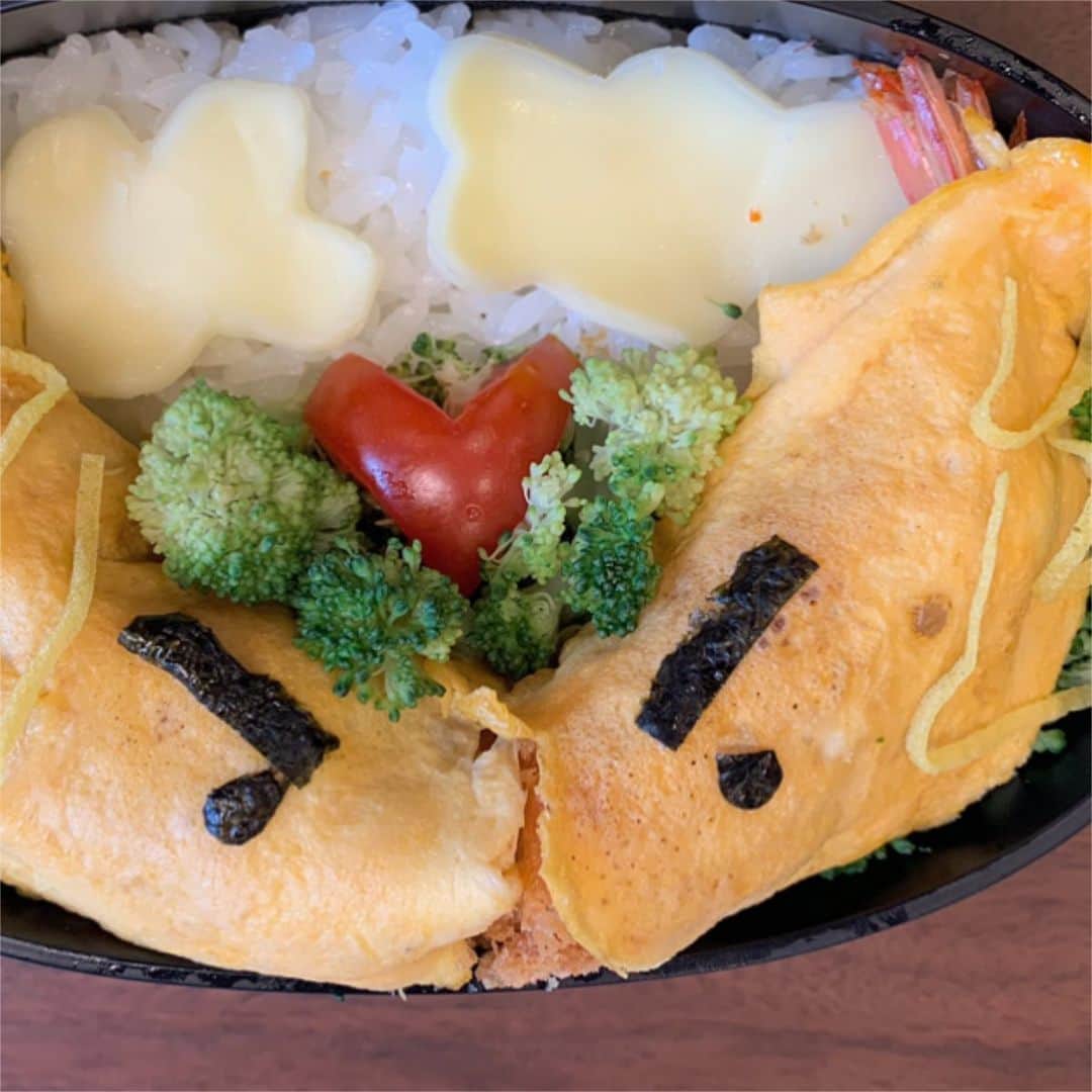 須田亜香里さんのインスタグラム写真 - (須田亜香里Instagram)「私が作ったお弁当。 多分人生初のお弁当。  #ske48バズ #キャラ弁 #金のシャチホコ」9月4日 19時47分 - akarisuda