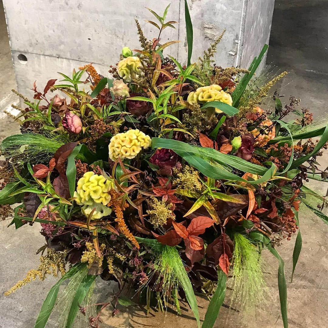 ニコライ・バーグマン・フラワーズ＆デザインさんのインスタグラム写真 - (ニコライ・バーグマン・フラワーズ＆デザインInstagram)「Autumn Inspiration, you can see the making of this Bouquet in my Instagram Story #nicolaibergmann #bouquet #autumn #ニコライバーグマン」9月4日 19時51分 - nicolaibergmann