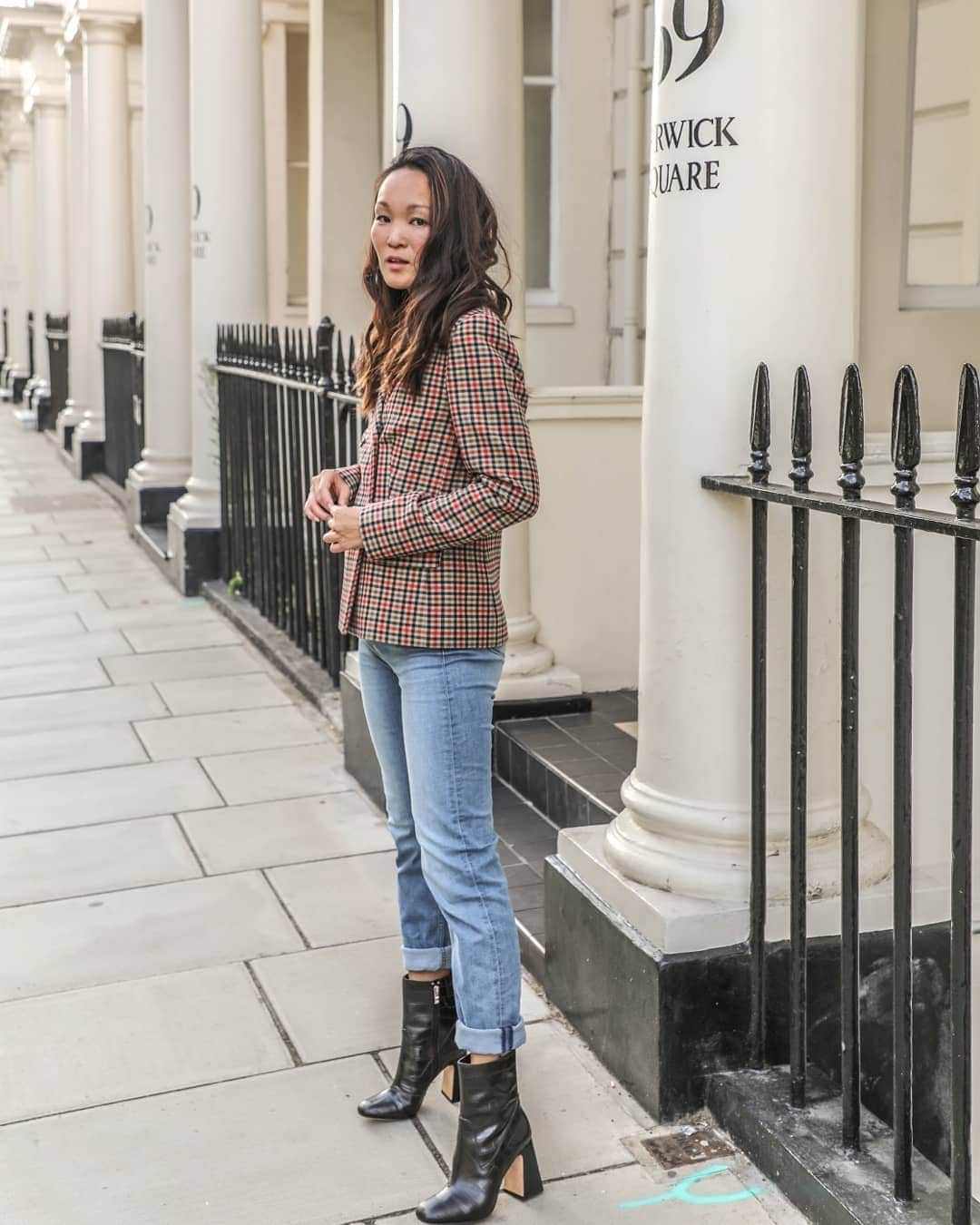 Mariko Kuoさんのインスタグラム写真 - (Mariko KuoInstagram)「AD | I'm practically living in these super soft denim jeans this Autumn.  @marksandspencer has just launched three new styles of jeans, The Harper, The Carrie and The Sophia (loving the names!). My favourite is The Sophia, which is a classic straight fit and a wardrobe essential.  #BritainsBestLovedDenim #MyMarks #AD」9月4日 19時59分 - marikokuo