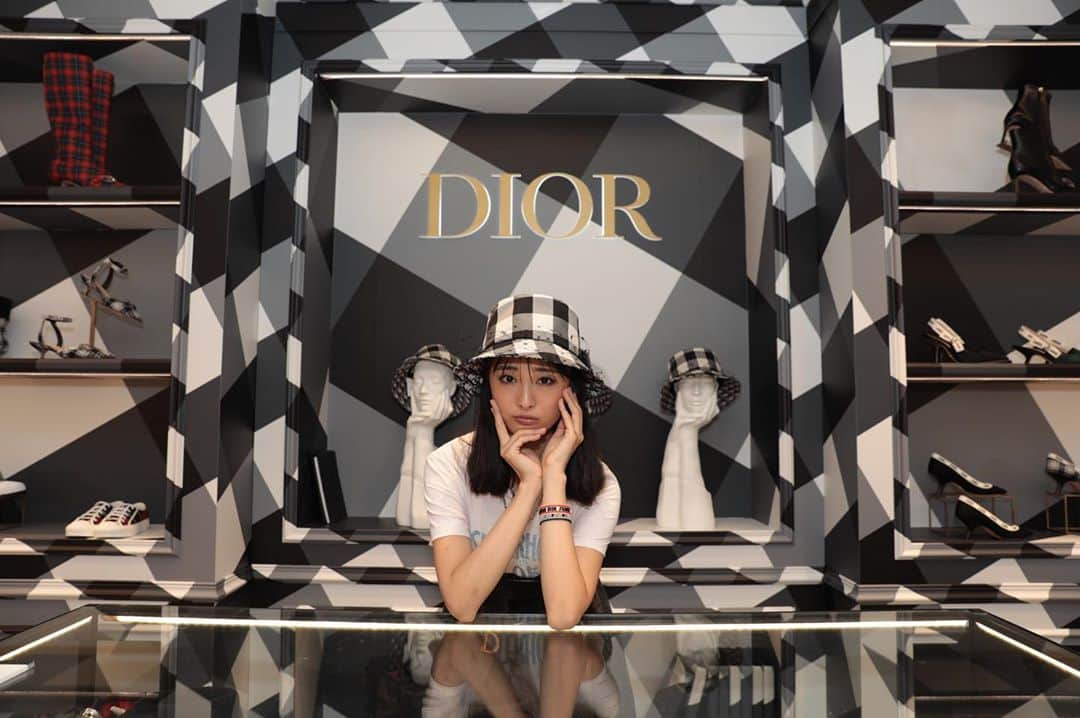 大友花恋さんのインスタグラム写真 - (大友花恋Instagram)「ISETANがdiorの世界でとびっきりでした…❤️💚 @dior #IsetanxDior」9月4日 20時07分 - karen_otomo