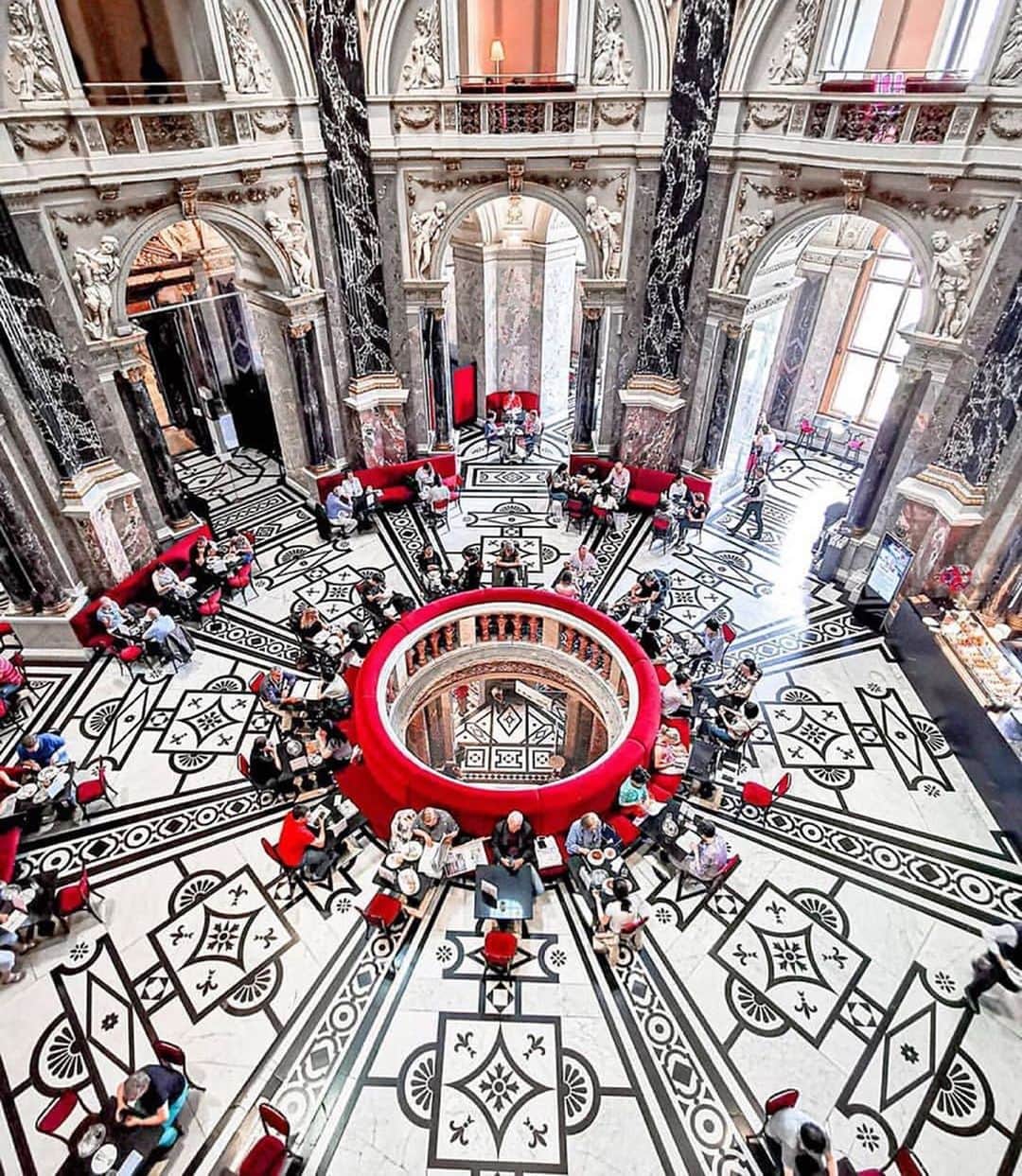 Wien | Viennaさんのインスタグラム写真 - (Wien | ViennaInstagram)「The news magazine "Economist" has chosen Vienna as the world's most livable city for the second time in a row. On this occasion, we want to share with you a few of our most liked photos in recent years! We know it‘s quite hard to choose, but which on is your favourite? 1,2,3,4,5 or 6? 🎉🎊🥳 by @vienna_images / @chaulafanita / @maneel_dh / @tomashphotography / @marcotamby / @marestella.me  #ViennaNow」9月4日 20時00分 - viennatouristboard
