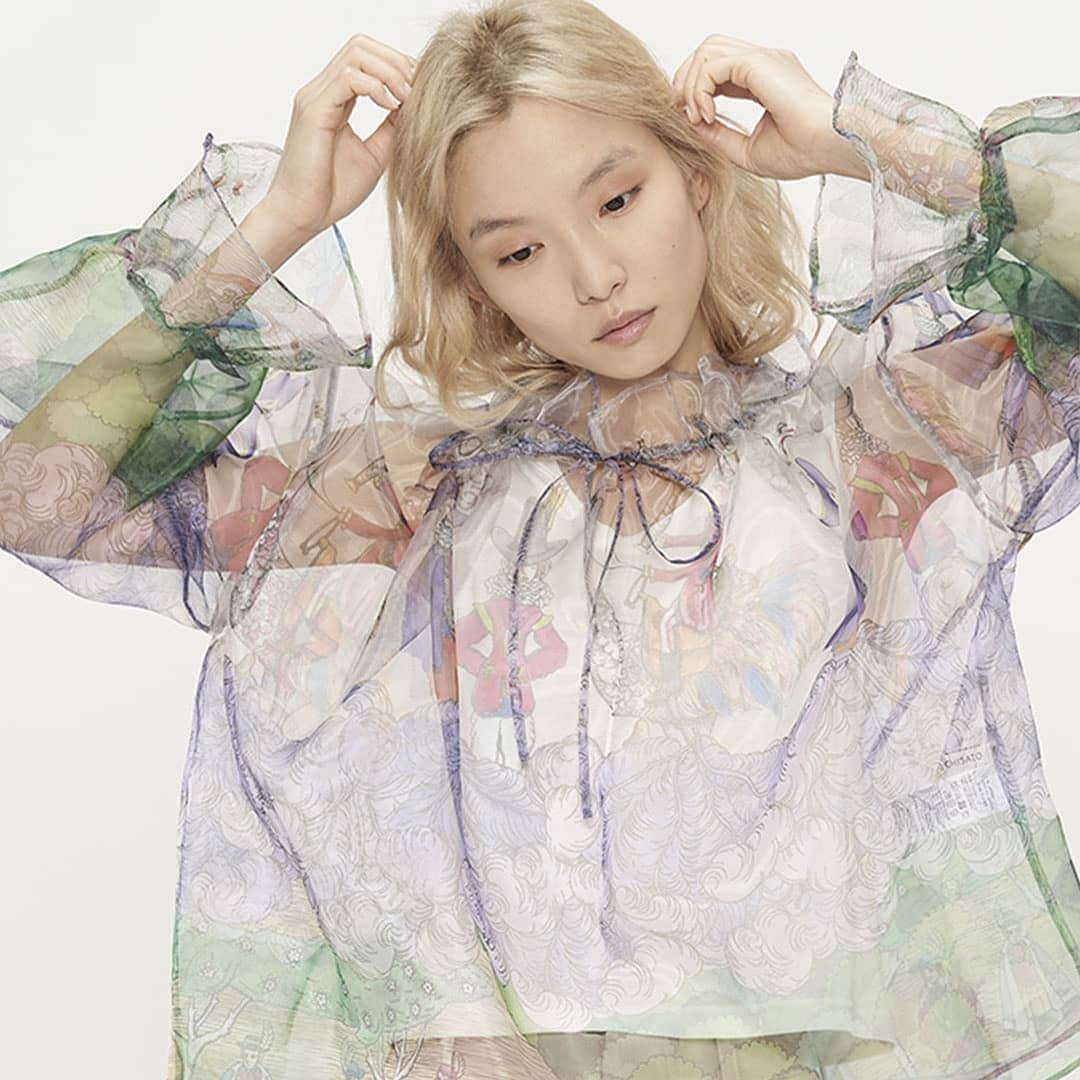 TSUMORI CHISATO Officialさんのインスタグラム写真 - (TSUMORI CHISATO OfficialInstagram)「Seasonal print: Noble Garden! 💐 Now available! #tsumorichisato #newcollection #prefall2019 #japan #japanesedesigner #ootd #blouse #skirt #eshop #details #portrait」9月4日 20時17分 - tsumori_chisato