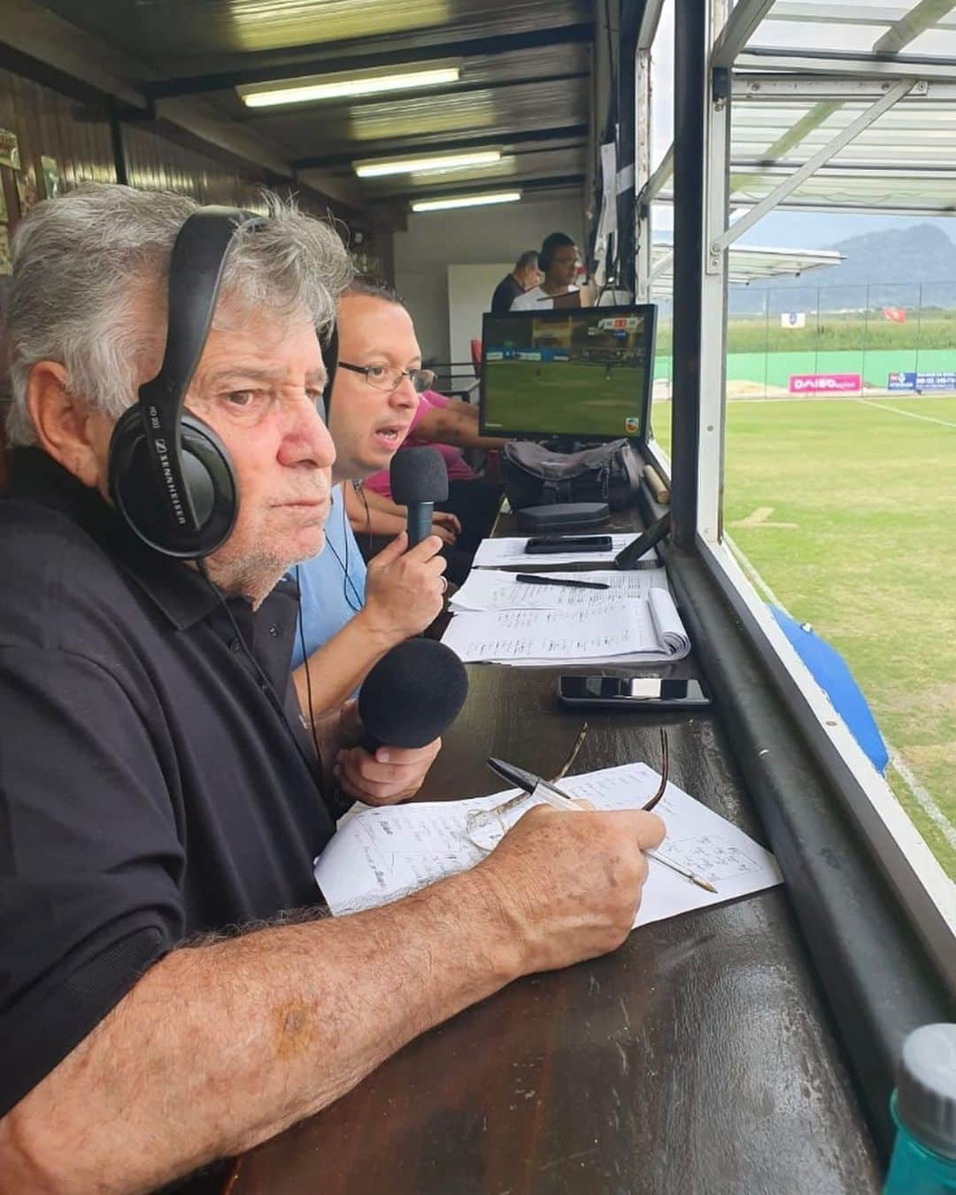 ジーコさんのインスタグラム写真 - (ジーコInstagram)「O meu agradecimento ao Sergio Lobo, que transmitiu 17 jogos e a Melissa Garcia que fez as reportagens na 22’Copa da Amizade Brasil Japão.Aos comentaristas Edu Coimbra,Carlos Alberto Santos,Valdir Espinosa,Junior Coimbra,Arturzinho,Raisa Simplicio,Julio Cesar,Edinho,Eraldo Leite,Alfredo Sampaio,Ze Mario e Rogerio Lourenço, que abrilhantaram as transmissões da Copa através de minha pagina no Facebook/zicooficial. Obrigado ao Bruno Neves e sua equipe que foram incansáveis para que toda a transmissão corresse bem.Na foto também Ogasawara, um dos maiores vencedores da historia do Kashima,visitando o CT George Helal com meu filho Bruno e o neto Felipe. Parabéns e muito obrigado a todos que prestigiaram a competição.Ate 2020.」9月4日 20時34分 - zico