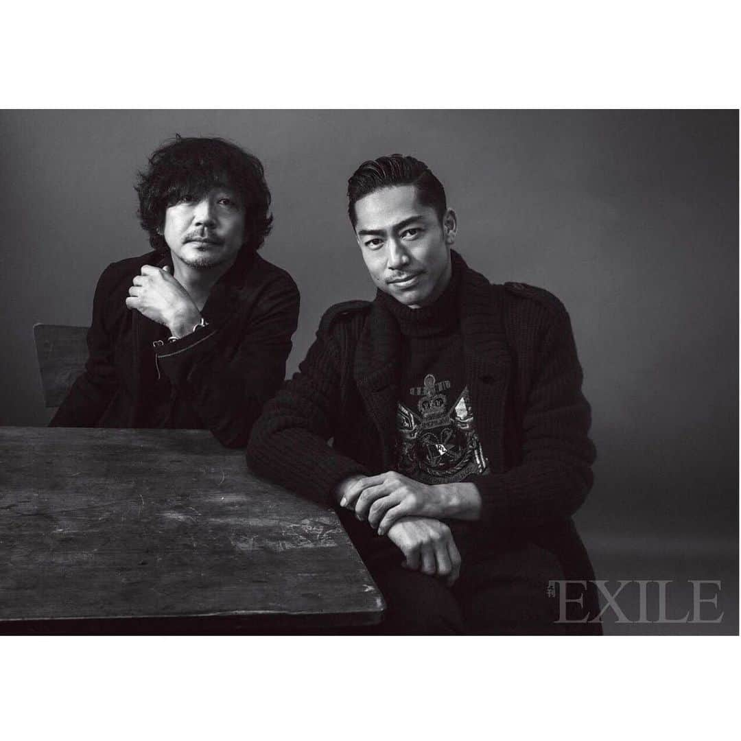 月刊EXILEさんのインスタグラム写真 - (月刊EXILEInstagram)「【9/4(水)Release】 EXILE AKIRA×大森南朋 W主演 映画「この道」DVD/Blu-ray📀✨ . . 【大森南朋×AKIRA W主演作！】 日本映画に欠かせない存在である大森南明と、持前の身体能力の高さで難役を演じるAKIRAが魂の競演。  童謡誕生100年を迎えた今、稀代の詩人、北原白秋とエリート音楽家山田耕筰の出会いを描く熱いバディー・ストーリーは必見！ . . 【主題歌「この道」をEXILEのATSUSHIが担当！】 本人としては童謡唱歌のカヴァー3曲目で映画の主題歌として童謡唱歌を歌うのは初の試みになるが見事「この道」を歌い上げ、見る者の魂を揺さぶる！ . . 【北原白秋と山田耕筰の出会いを描く心揺さぶる感動作！】 実はトンデモない甘ったれで女たらしだった北原白秋と山田耕筰との出会いから、名曲「この道」ができるまでをドラマチックに描いた感動作！ . . 【文豪好き必見！名立たる文豪を超豪華な俳優陣が演じる！】 鈴木三重吉役は柳沢慎吾、与謝野鉄幹、晶子夫妻は、松重豊と羽田美智子、白秋の最初の妻・俊子は松本若菜、三度目の妻・菊子は貫地谷しほりが演じる。童謡を歌う活動を続けている歌手の安田祥子、由紀さおり姉妹も、NHKラジオの第1回放送で「からたちの花」を歌う歌手役で特別出演し物語を盛り上げる！ ◆◇◆◇◆◇◆◇◆◇◆◇◆◇◆◇◆◇◆◇◆◇◆◇◆ バックナンバーの『月刊EXILE 2月号』(2019)では、主演を務めた大森南朋さんとEXILE AKIRAによるスペシャル対談が実現💫また、完成披露試写会のレポートも掲載しています📖ぜひこちらもチェックしてください✅ ◆◇◆◇◆◇◆◇◆◇◆◇◆◇◆◇◆◇◆◇◆◇◆◇◆ 【商品形態】 ①Blu-ray 仕様：2019年/日本/カラー/本編105分+特典映像(収録内容未定)/3枚組(本編Blu-ray+特典DISC+特典CD) ＜本編＞1080p High Definition 16:9/1層/音声：DTS-HDマスター・オーディオ5.1chサラウンド TCBD-0875 5,800円＋税  ②DVD 仕様：2019年/日本/カラー/本編105分+特典映像(収録内容未定)/3枚組(本編DVD+特典DVD+特典CD) ＜本編＞16:9ビスタ/片面2層/音声：ドルビーデジタル5.1chサラウンド TCED-4651 4,800円＋税 . . 【公式ホームページ】 http://www.konomichi-movie.jp -------------------------------------------- EXILE mobile http://m.ex-m.jp/  月刊EXILEのバックナンバーは、 下記のEXILE TRIBE STATION ONLINE、Fujisan.co.jpからご購入いただけます。 http://www.exiletribestation.jp/onlineshop/ http://www.fujisan.co.jp/」9月4日 20時31分 - exile_magazine