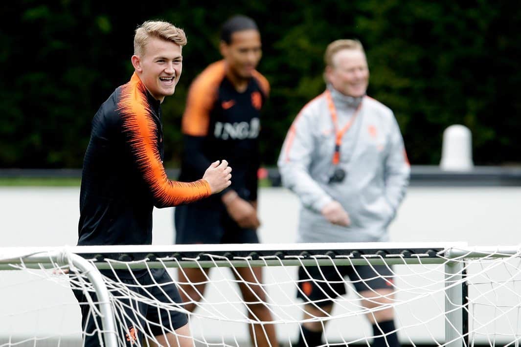 のインスタグラム：「Always happy to be back with the National Team 🔶🦁 @onsoranje」