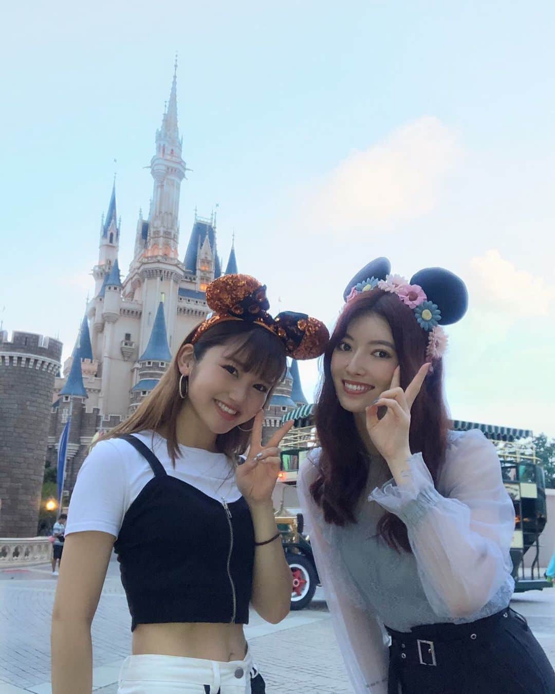 日下部美愛のインスタグラム：「玲奈とディズニー🥳🥳🥳 . . . #久保玲奈 #TDL #disney #photo #japan #model #me #hair #haircolor #hairstyles #fashion #makeup #selfie #followme #instagood #camera #instadaily #dailylook #selfie #한국 #맞팔 #사진 #데일리 #데일리룩 #인스타사진 #인스타그램 #일본인 #패션 #패션스타그램」