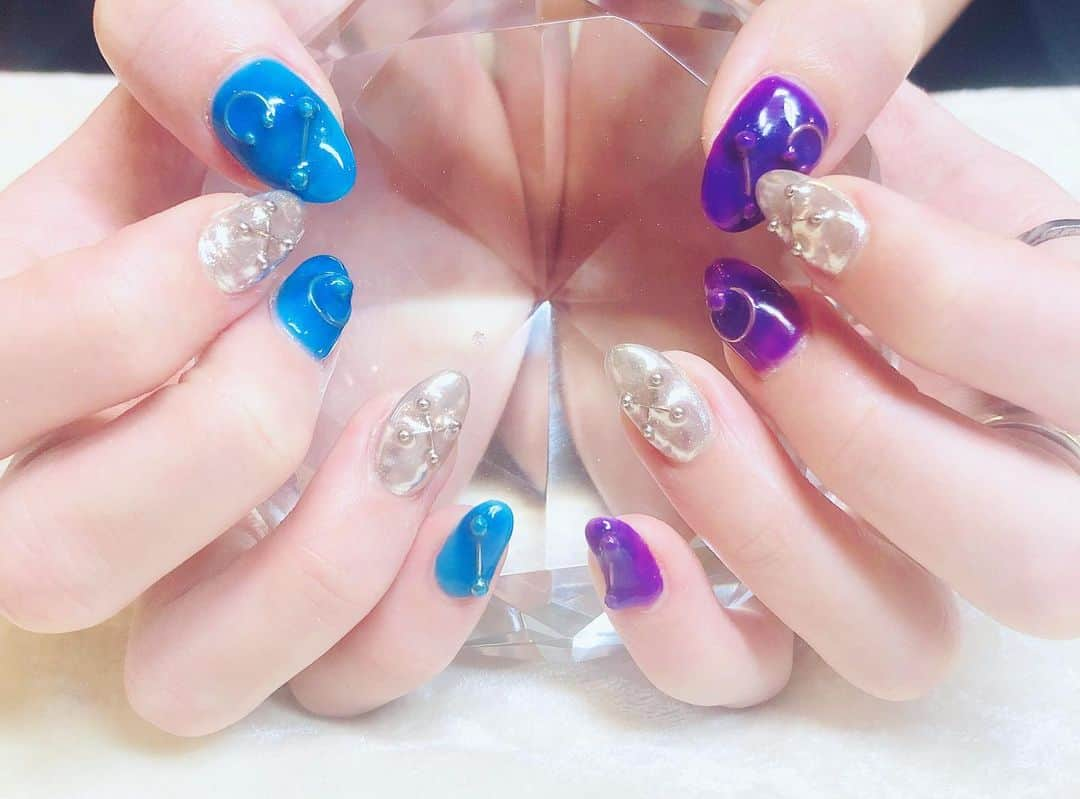 ジャスミンゆまさんのインスタグラム写真 - (ジャスミンゆまInstagram)「♡♡♡ . . . #newnail #左右色違い #ネイル #nail #うめこみネイル #ピアスネイル  #ミラーネイル」9月4日 21時08分 - yjw.chos