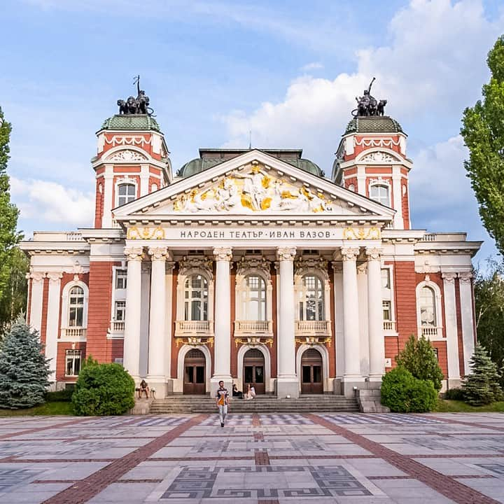 ルフトハンザさんのインスタグラム写真 - (ルフトハンザInstagram)「The Ivan Vazov National Theater not only delights with its performances, but also with its magnificent architecture. #Lufthansa #CityOfTheMonth #Sofia」9月4日 21時01分 - lufthansa