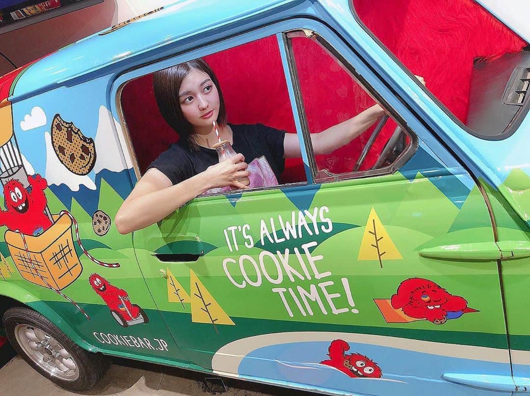 のインスタグラム：「かわいい車🚗 助手席乗ってくれる人ー？🙋‍♀️笑 _ _ _ #cookietime #原宿 #原宿カフェ #cafe」