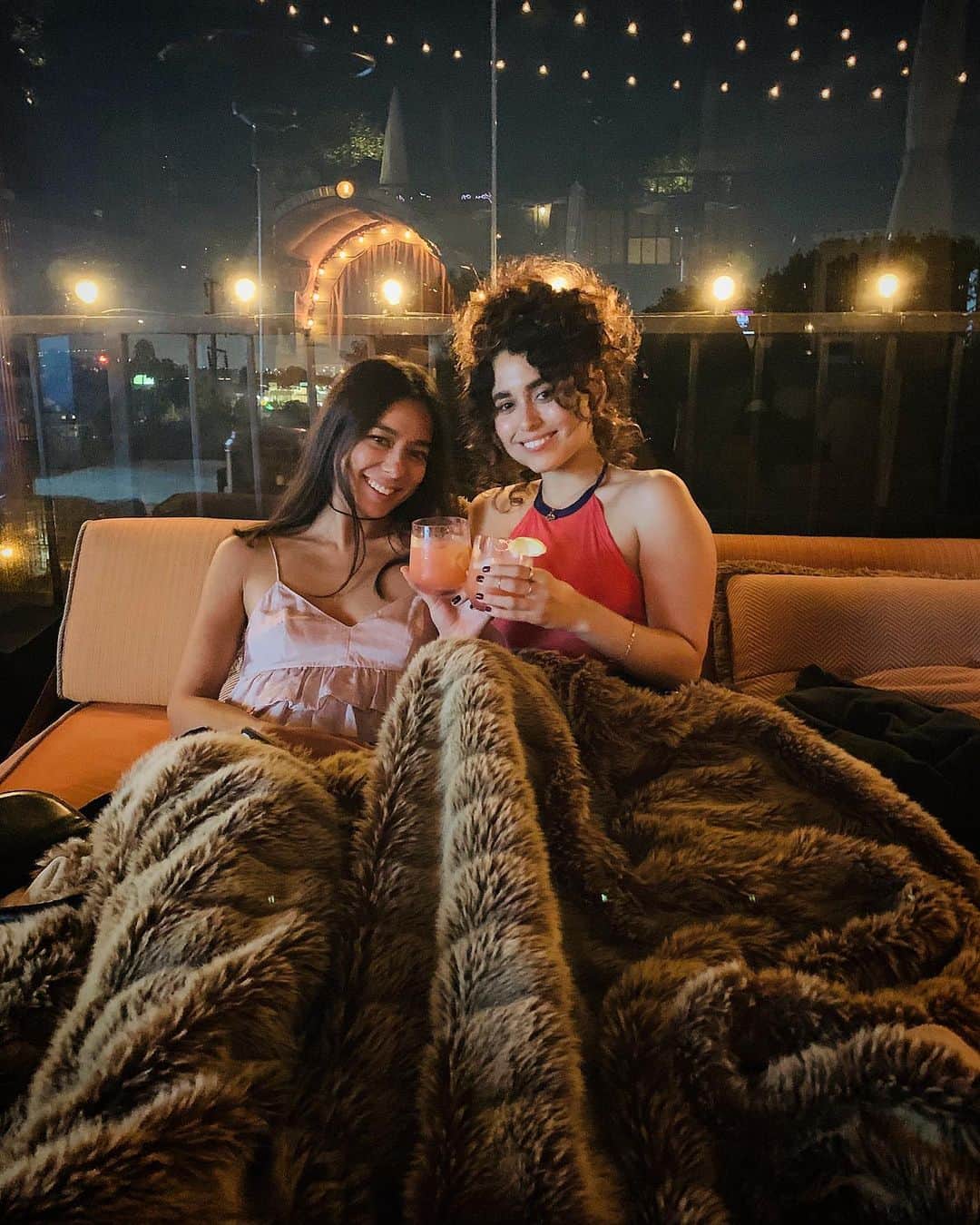 MiChiのインスタグラム：「Last date night @senoreata 🎥💕 ここのホテルのルーフトップめっちゃ雰囲気良かった😍 #calilife#la#weho#rooftopbarsla#rooftop#sunset#movienight」