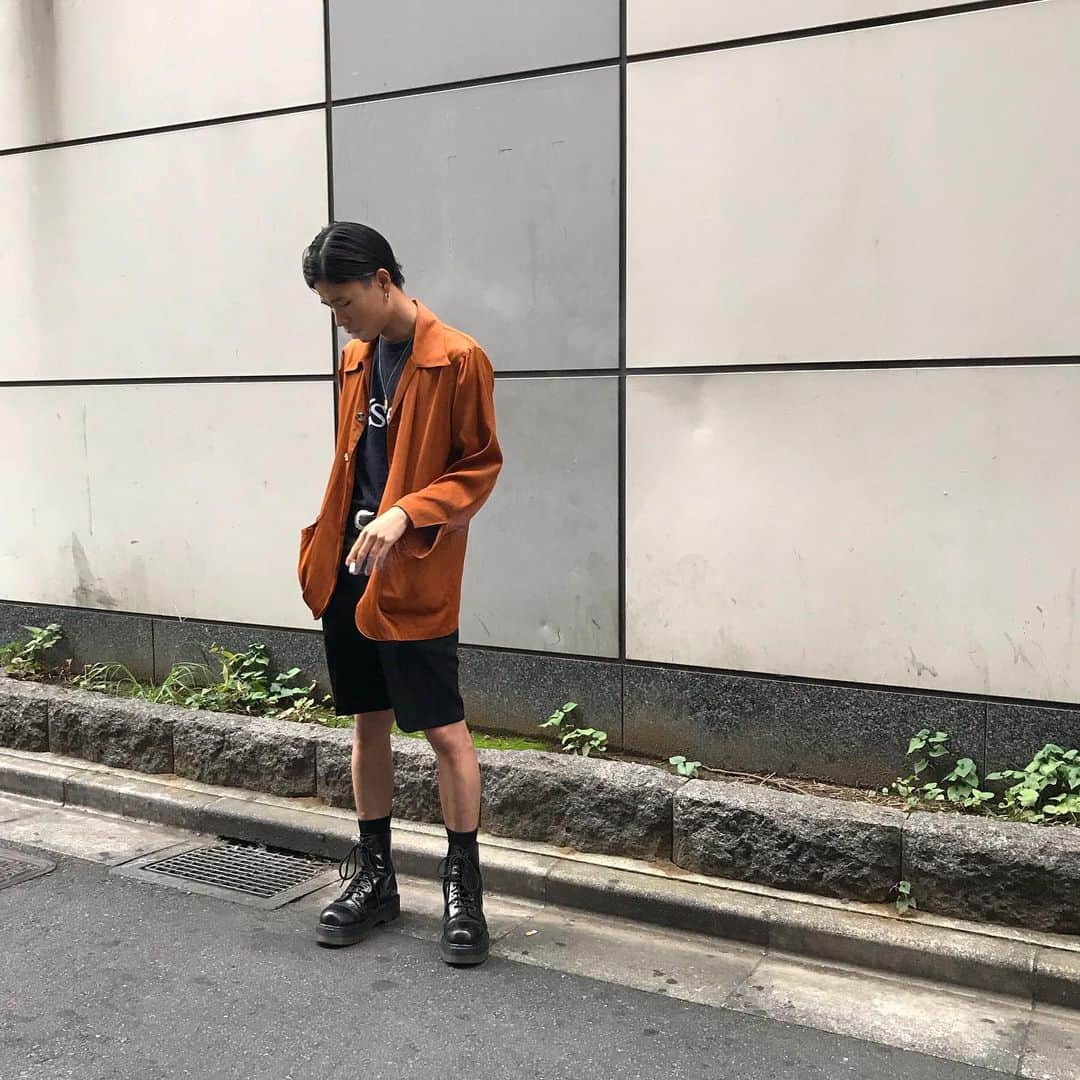 田口隼人のインスタグラム：「ショーツにジャケット羽織れる季節  #randy #randyfor #jls」