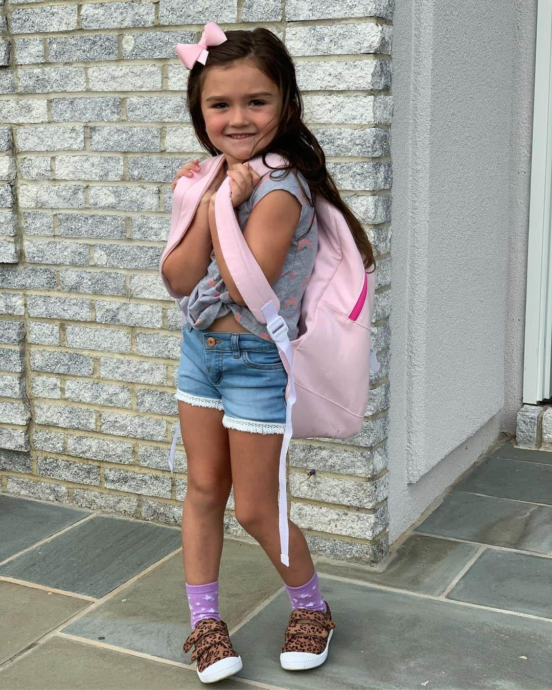 ジェイワウさんのインスタグラム写真 - (ジェイワウInstagram)「My baby girl @meilanimathews first day of school. We were out late yesterday celebrating her milestone at six flags... and even with limited sleep, she got up, took a tubby, dressed herself (she forgot her zipper 🤷🏽‍♀️🤦🏽‍♀️). “I love you Mommy. Thank you so much for picking out that pretty dress but I’m 5 now. I can pick my own outfits now...” lorddddd I am not ready for how grown up she is 😫😫😫」9月4日 21時13分 - jwoww