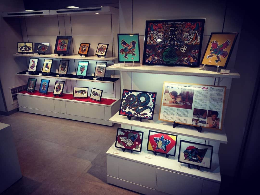 青木文明さんのインスタグラム写真 - (青木文明Instagram)「日本橋高島屋 「手仕事展」  無事に初日が終わりました！  #初日 #立ち仕事 #足 #ガクブル #展示販売  #Atelier武蒼（アトリエムソウ） #青木文明 #切絵師 #切り絵 #作家 #九州 #鹿児島 #鹿児島県 #いちき串木野  #日本  #芸術 #仕事 #デザイン #design #art #アート  #paper #日本 #japan #東京 #日本橋 #髙島屋 #高島屋」9月4日 21時13分 - musou23